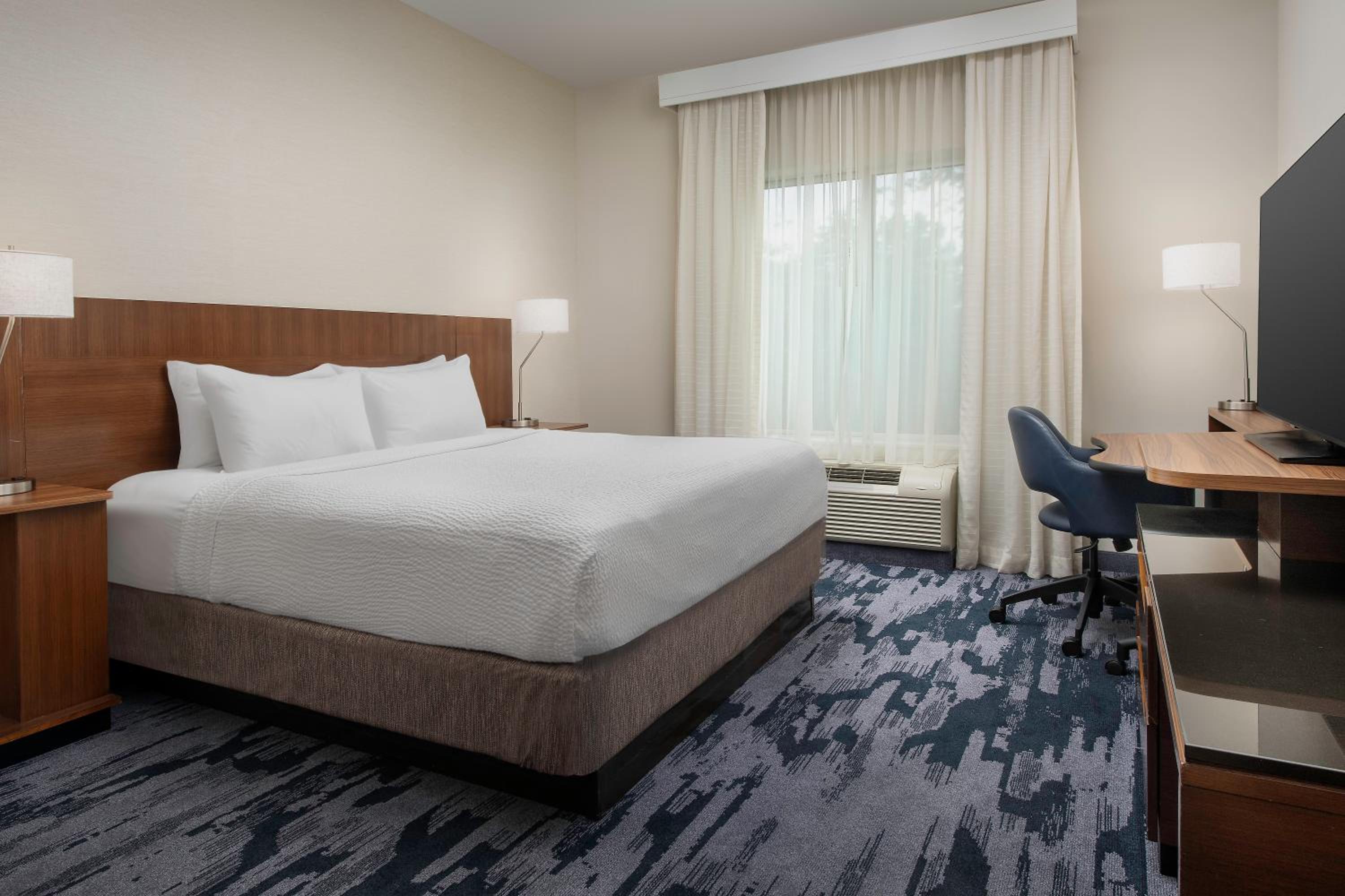 King Room with Roll-in Shower - Mobility and Hearing Accessible