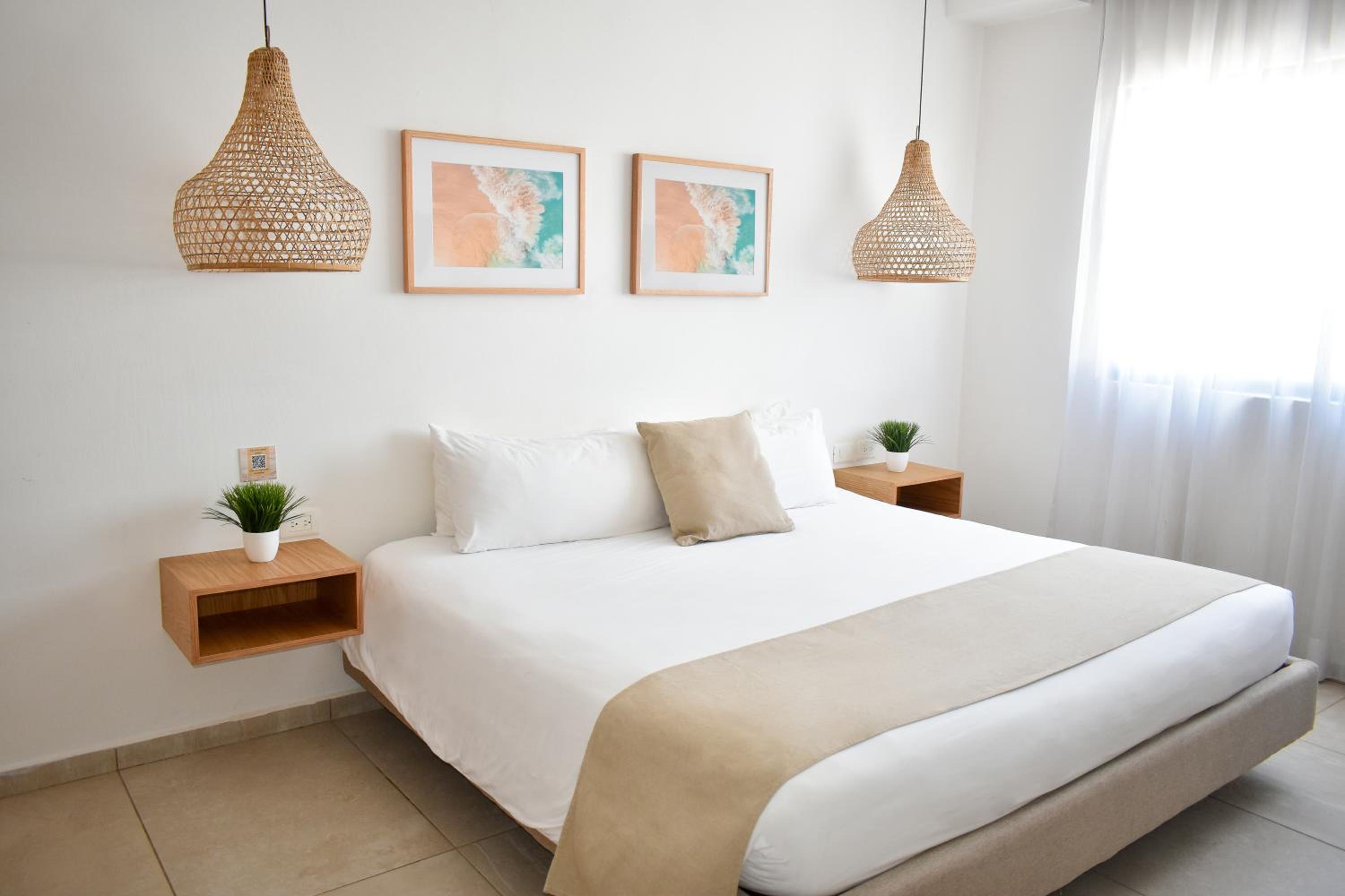 Deluxe King Room - Photo 1