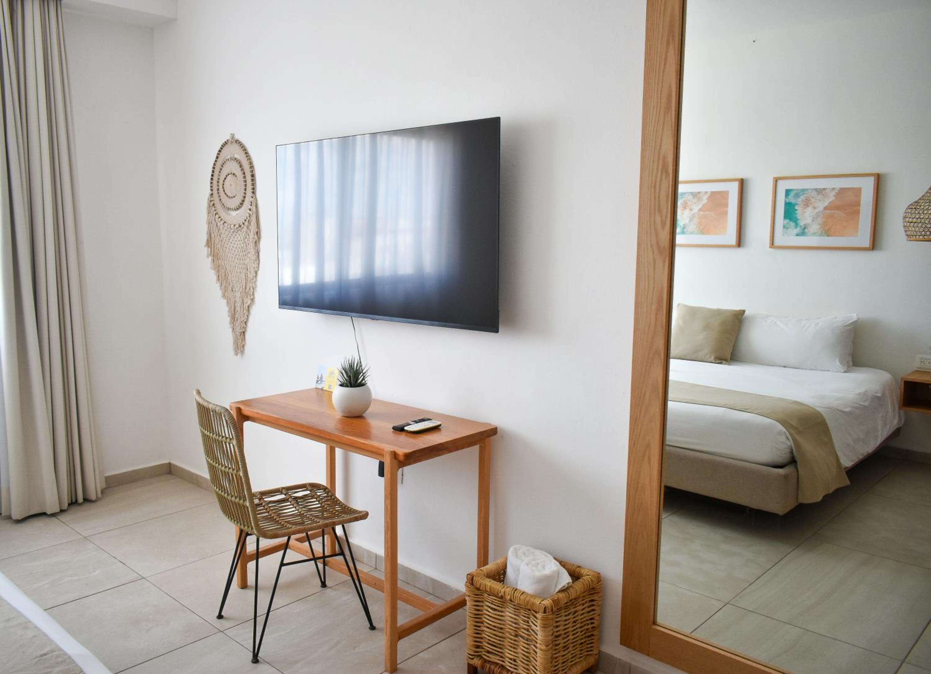 Deluxe King Room - Photo 6