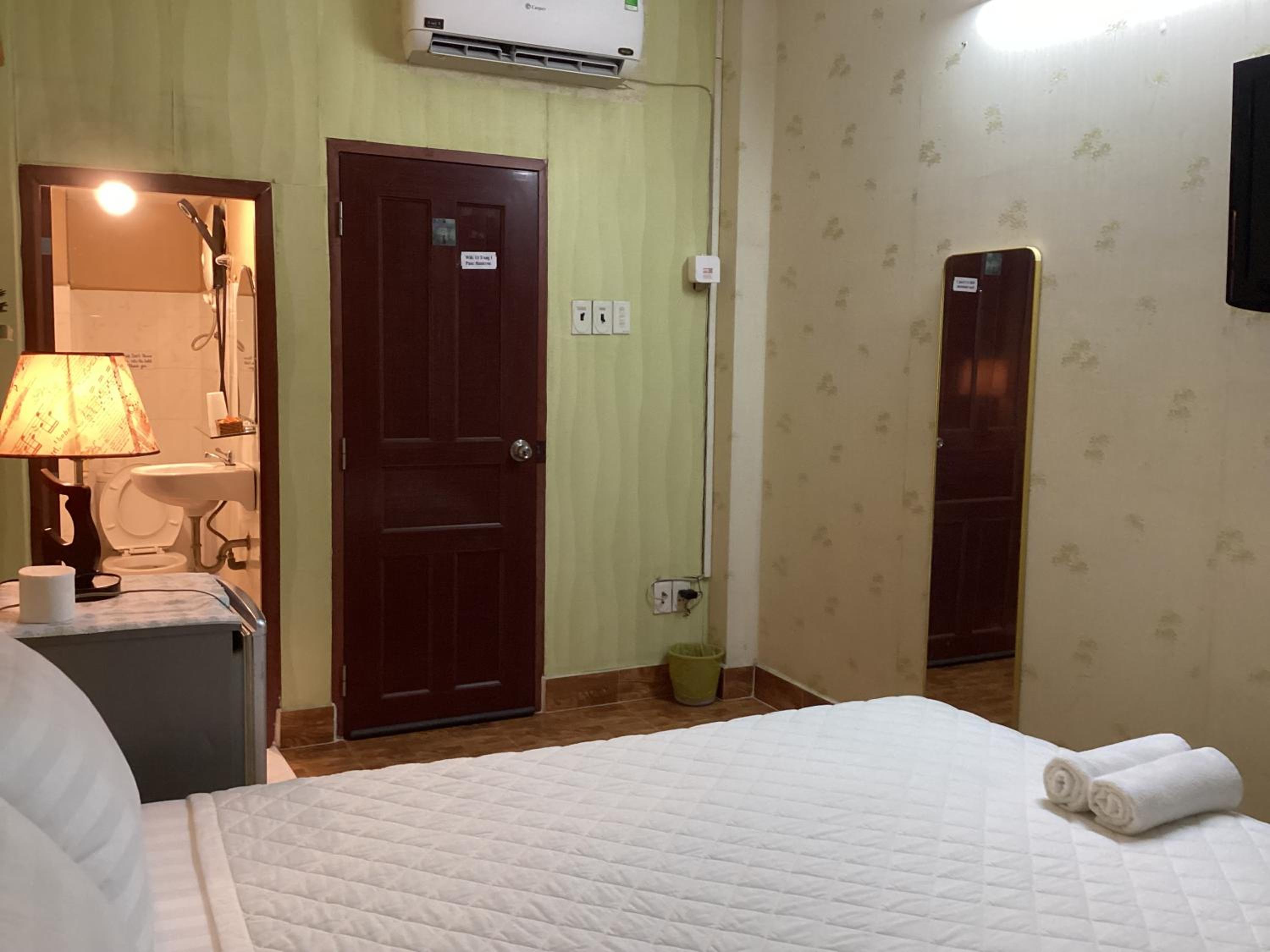Deluxe Double Room (2 Adults + 1 Child)