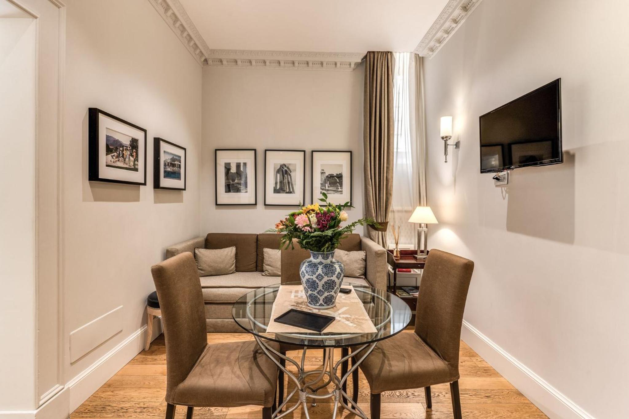 One-Bedroom Apartment with Terrace photo 2