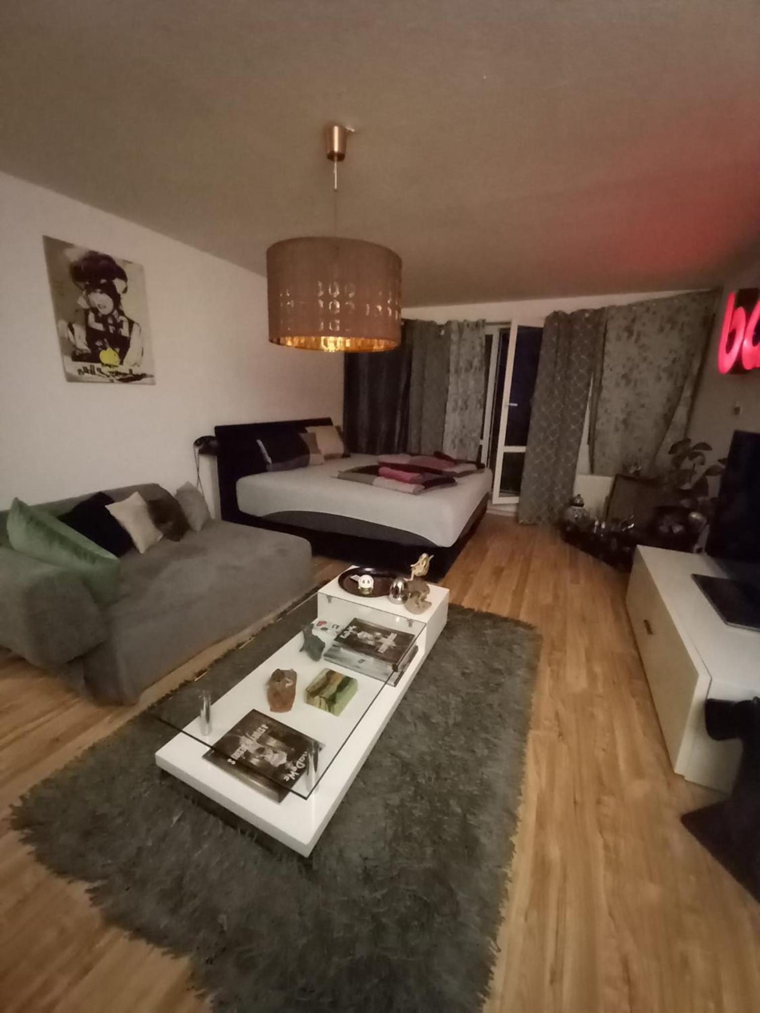 One-Bedroom Apartment photo 1