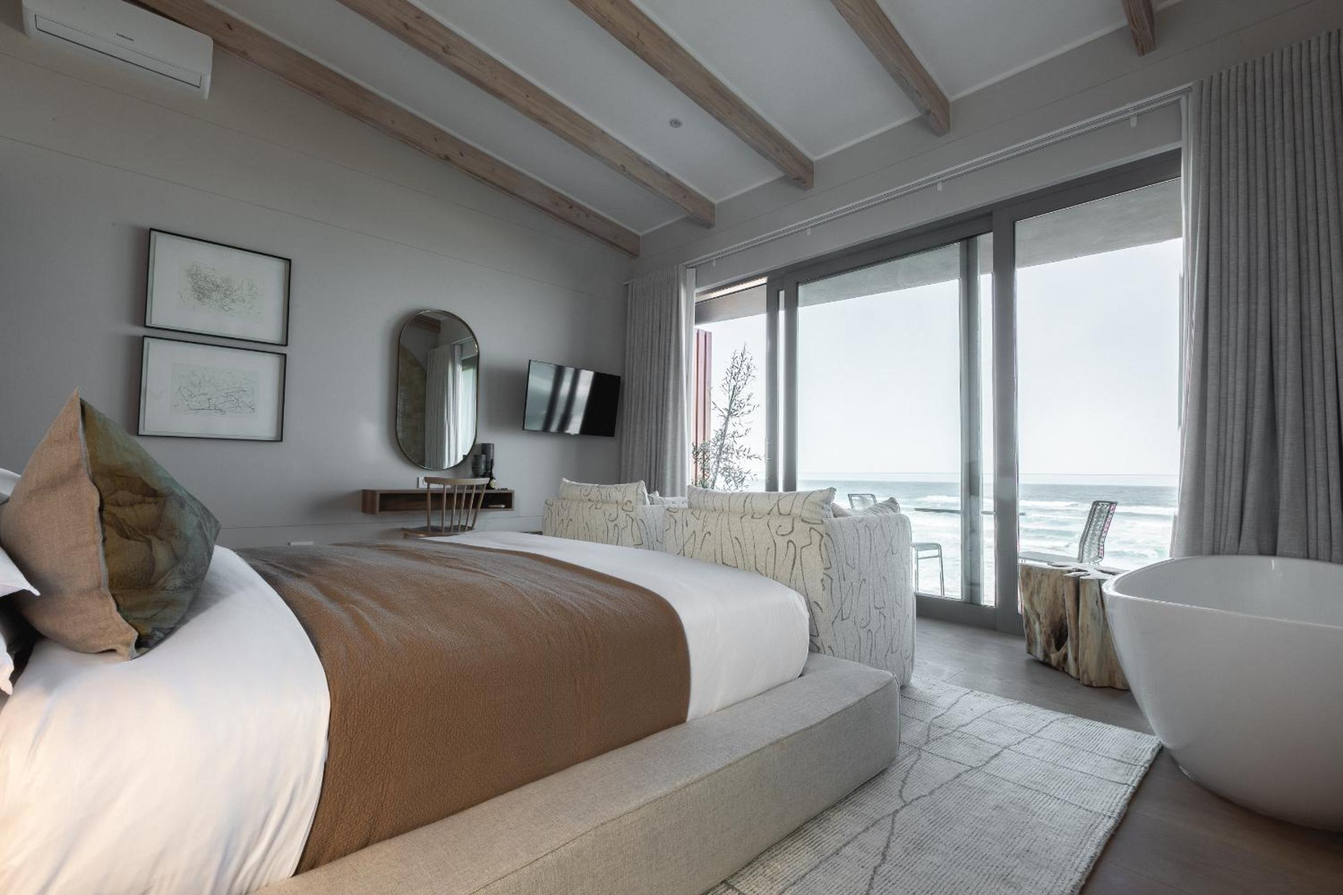 Deluxe Suite with Sea View photo 1