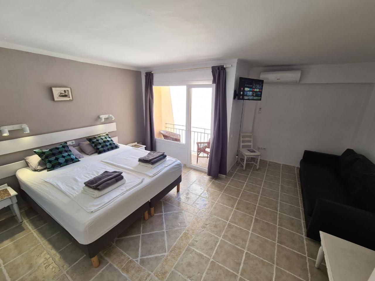 Habitación familiar con balcón