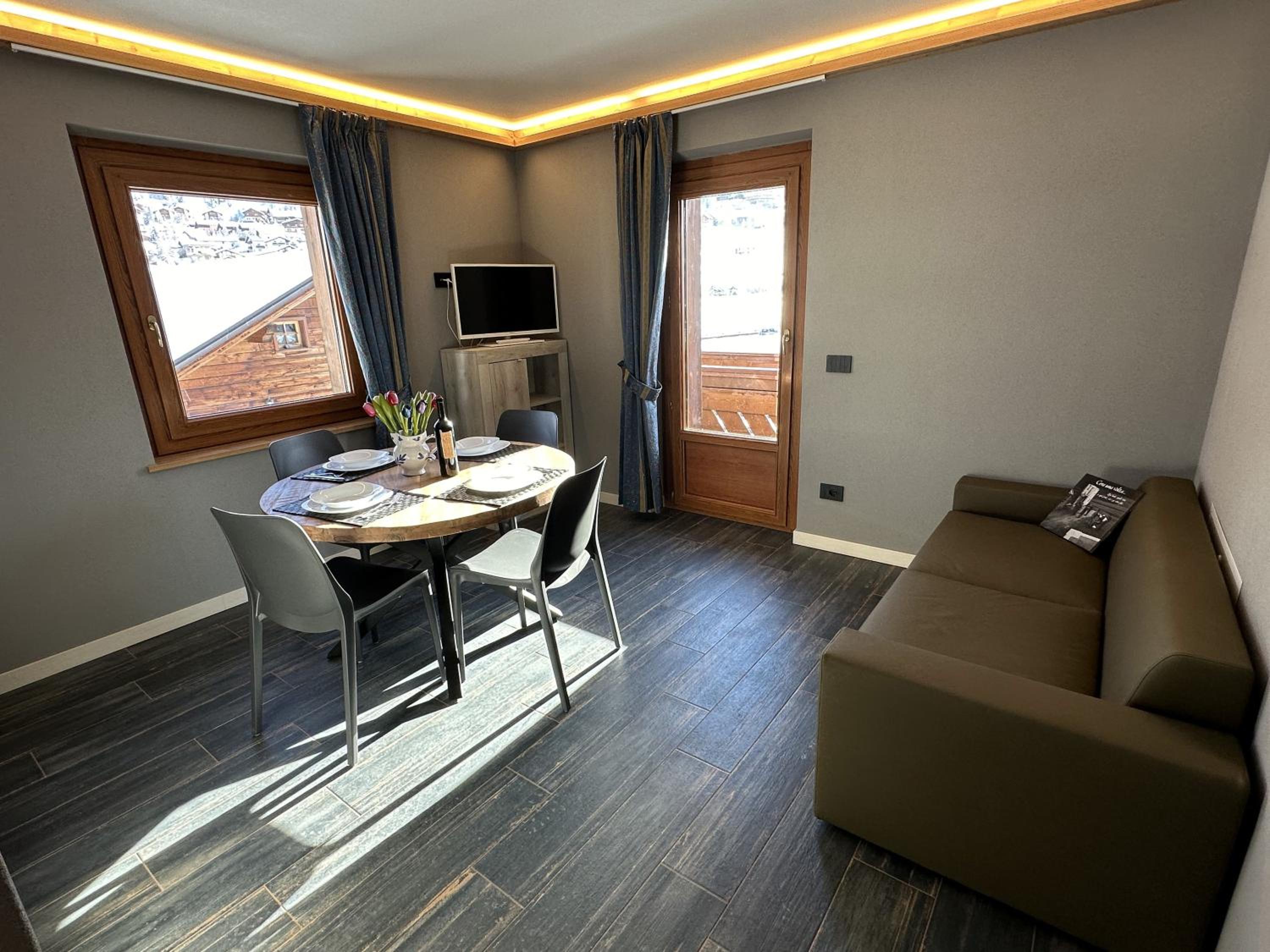 Two-Bedroom Deluxe Apartment with Balcony
