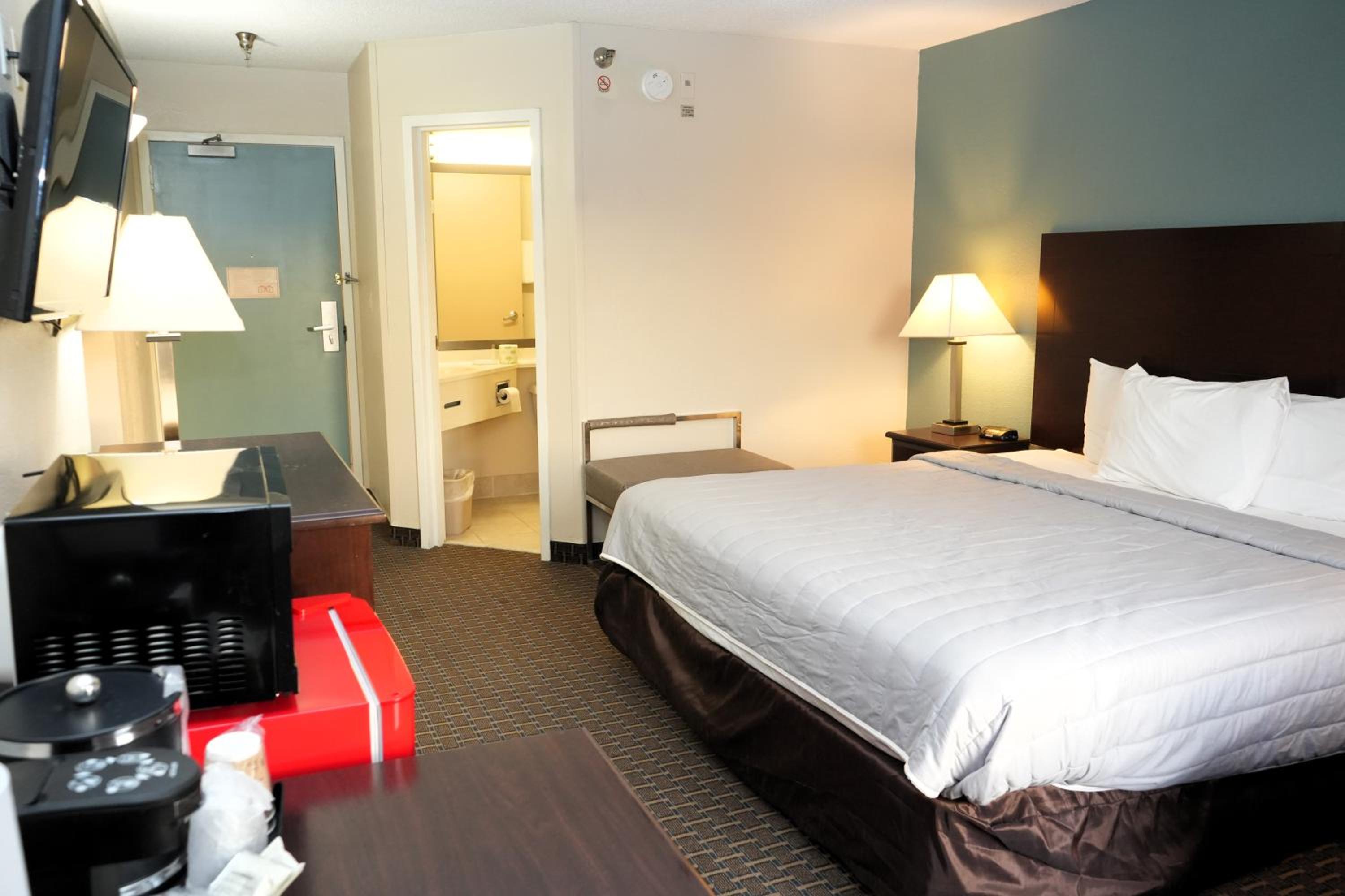 Suite - King Bed - Photo 1