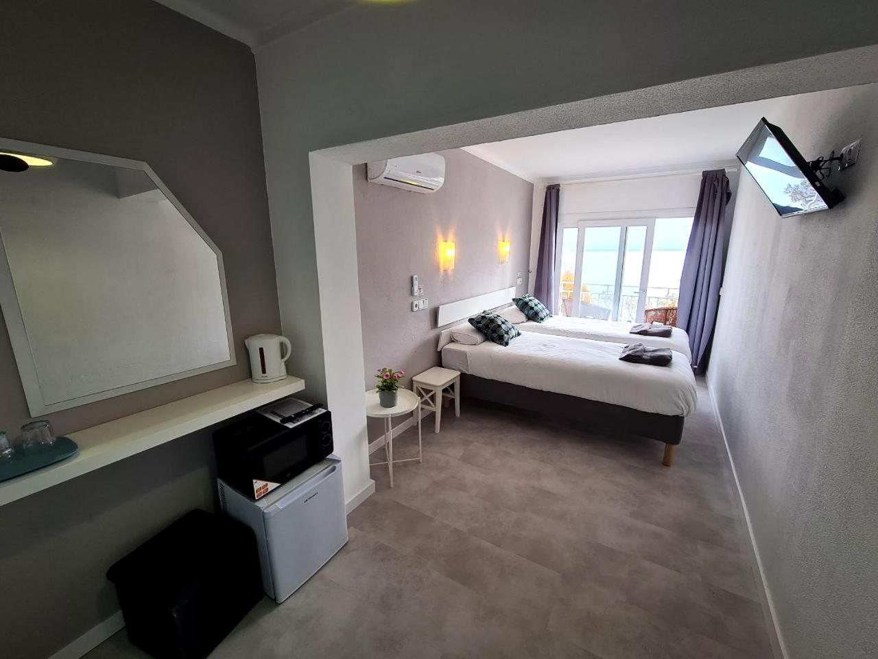 Double Room with Balcony and Sea View photo 2