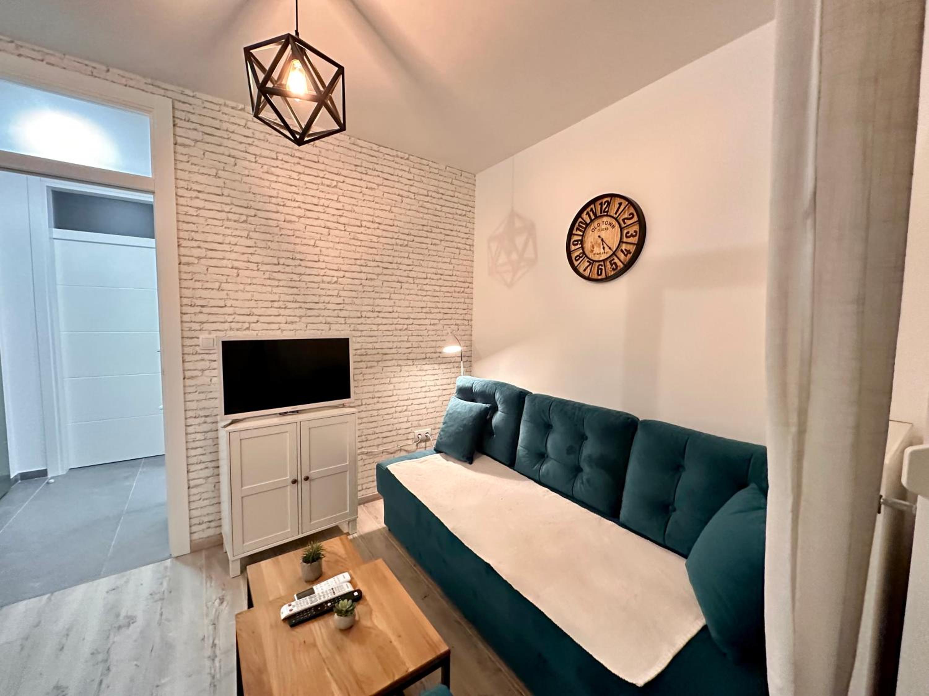 One-Bedroom Apartment photo 1