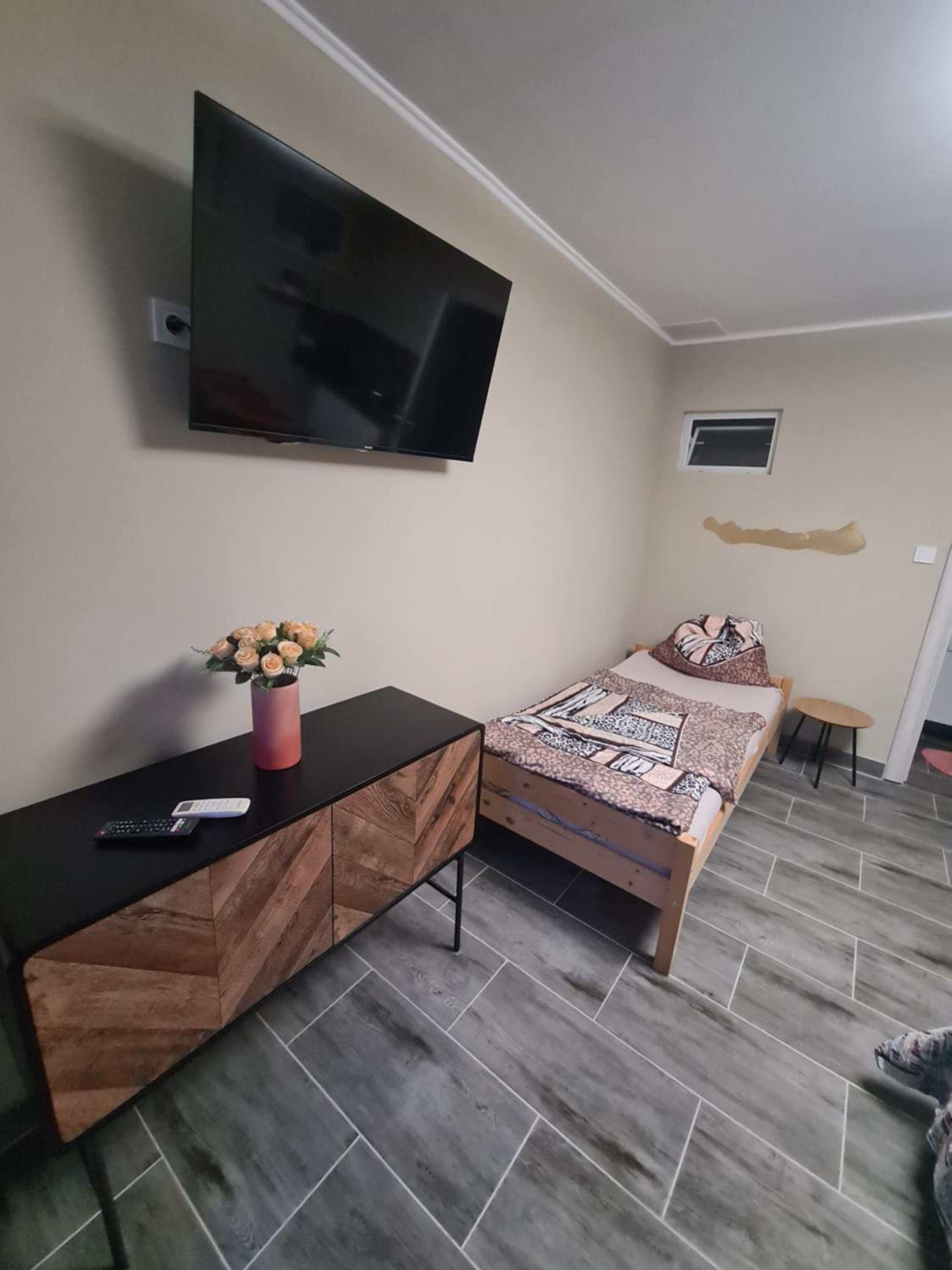 Apartment with Terrace - Photo 19