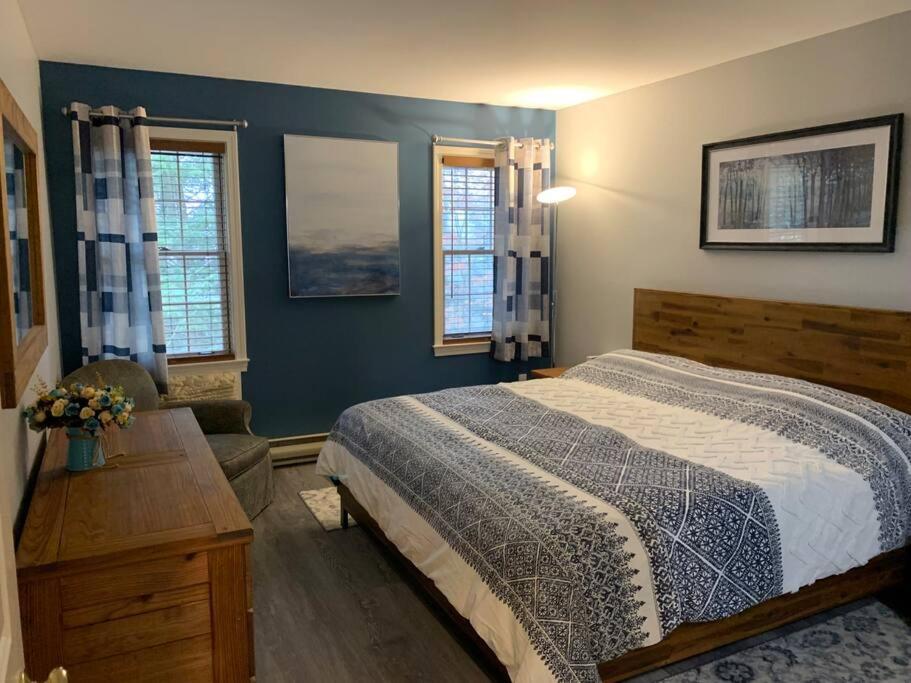 Three-Bedroom House photo 3