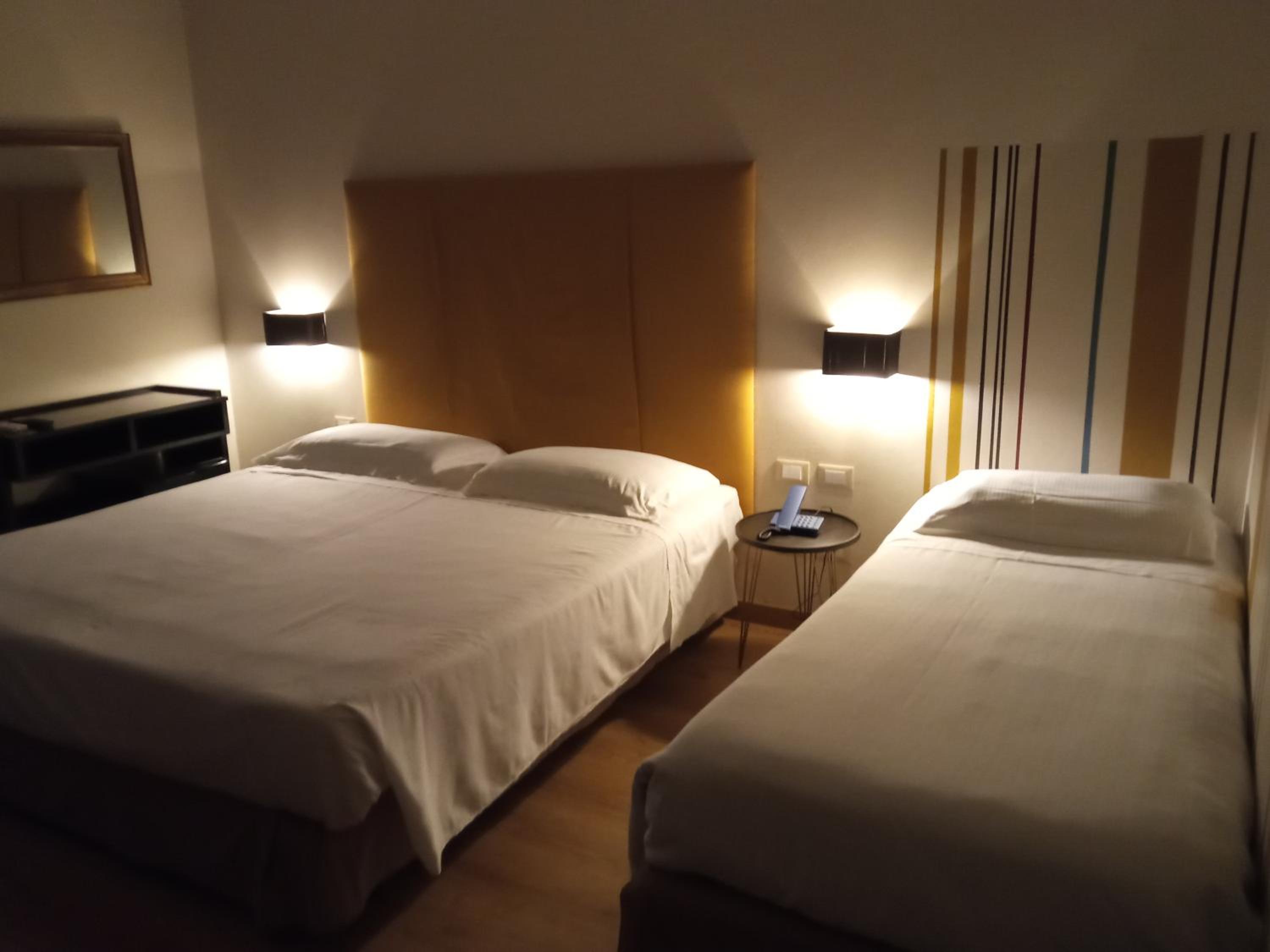 Quadruple Room - Photo 1