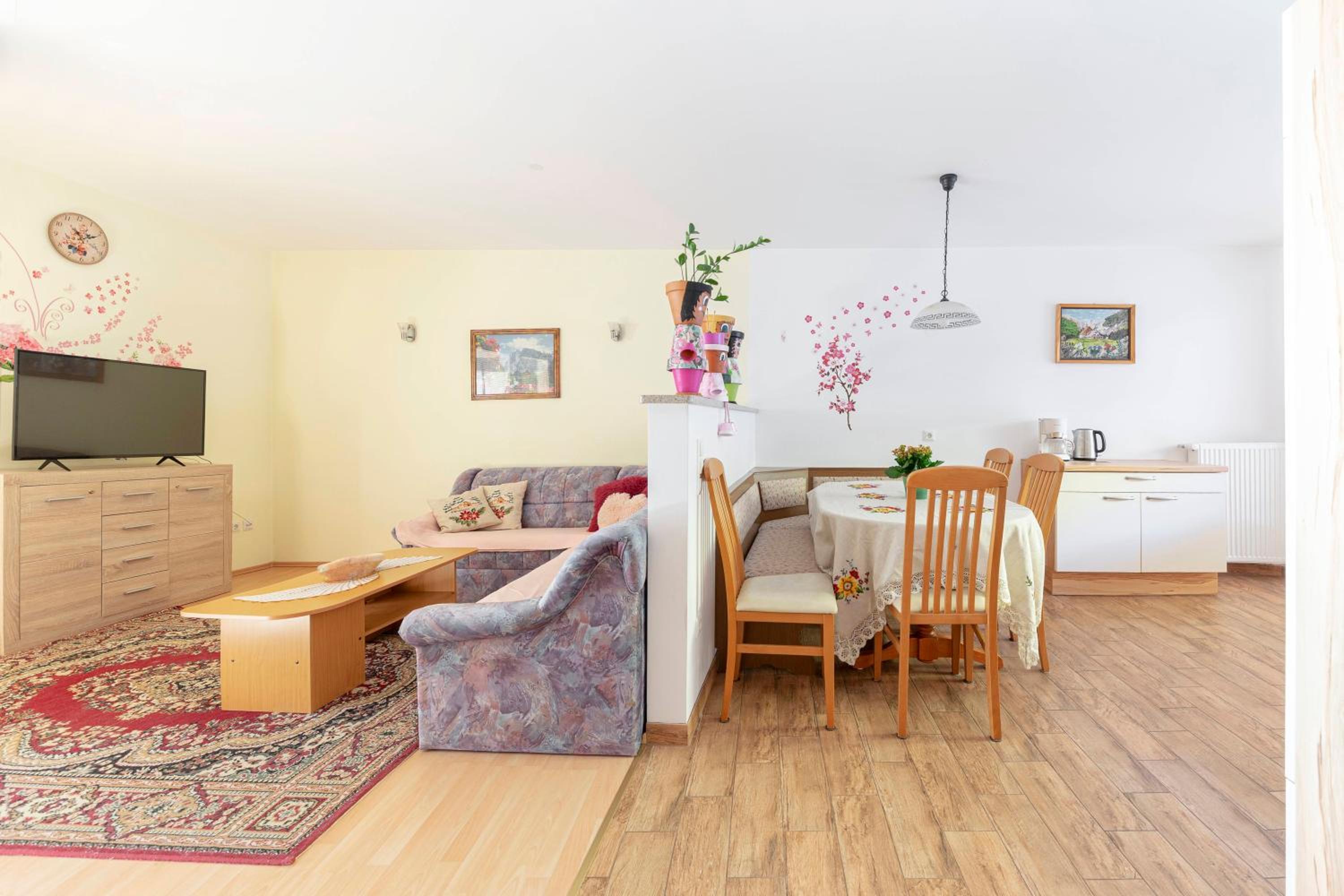 Three-Bedroom Apartment photo 2