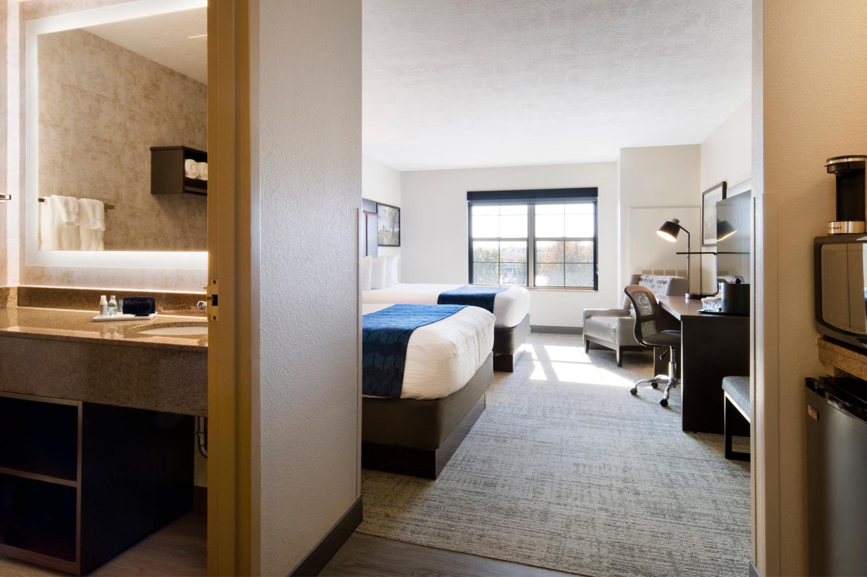 Deluxe Queen Room with Two Queen Beds