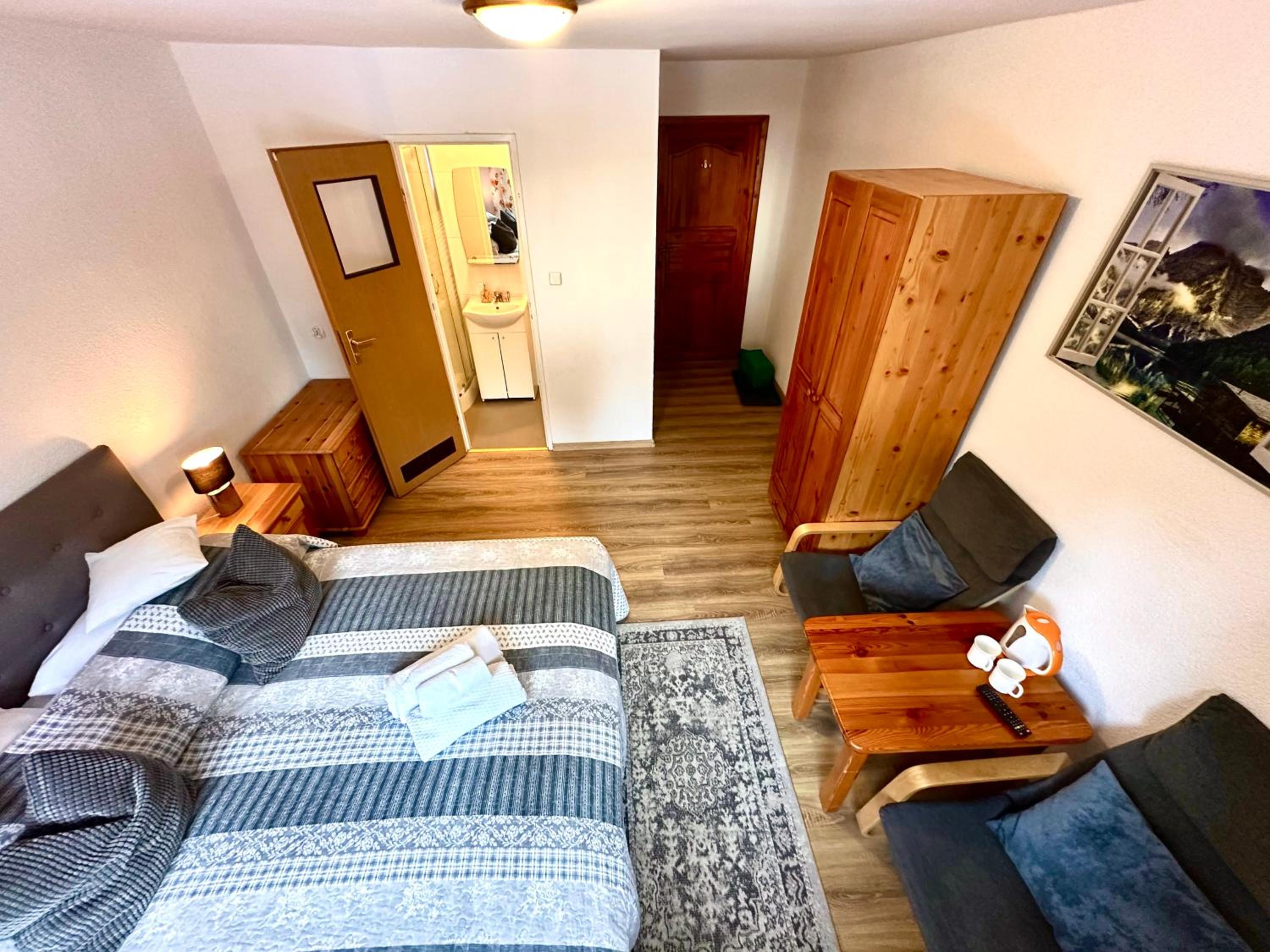 Large Double Room photo 2