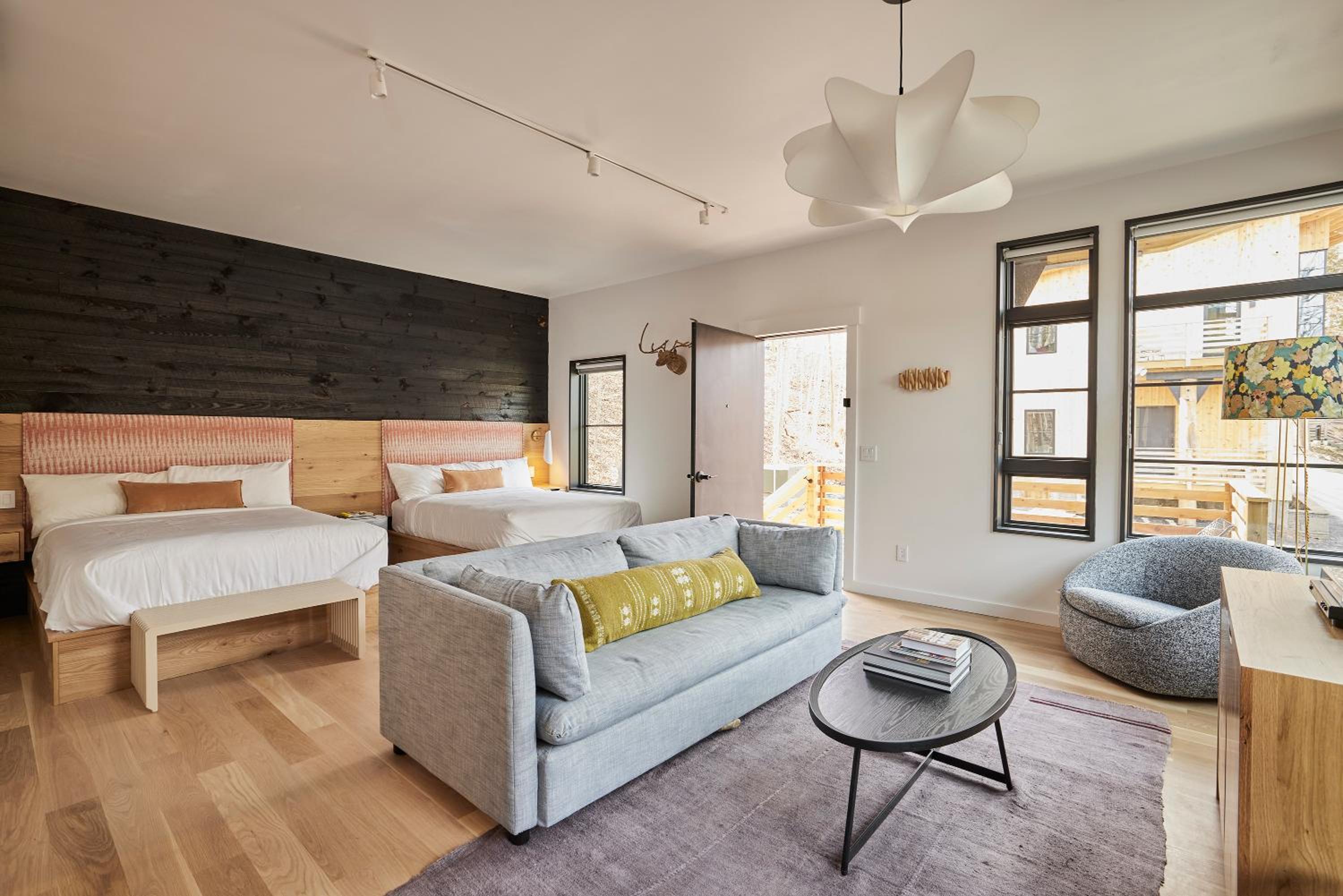 Quadruple Room with Balcony - Photo 3