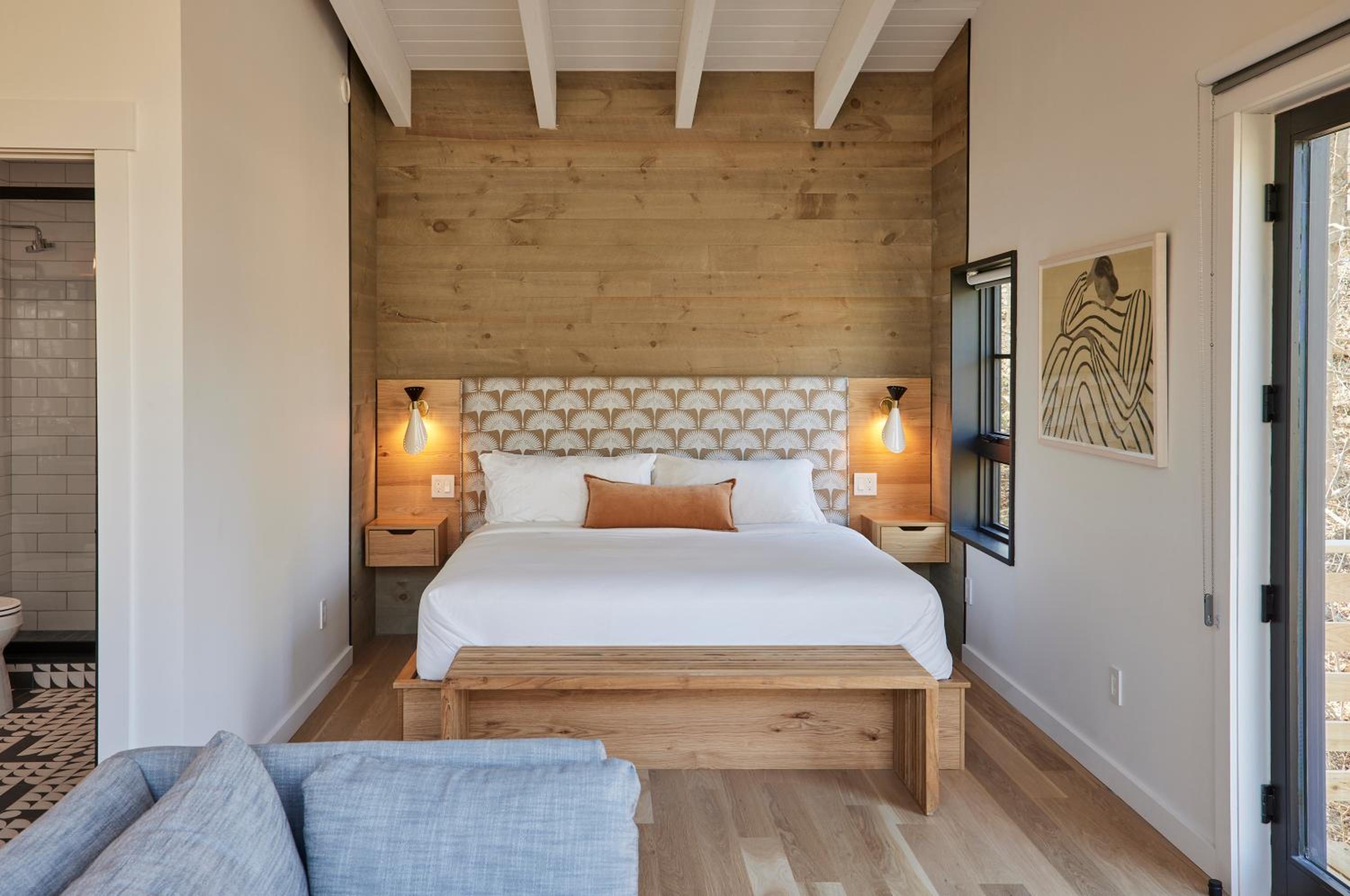 King Suite with Balcony - Photo 8
