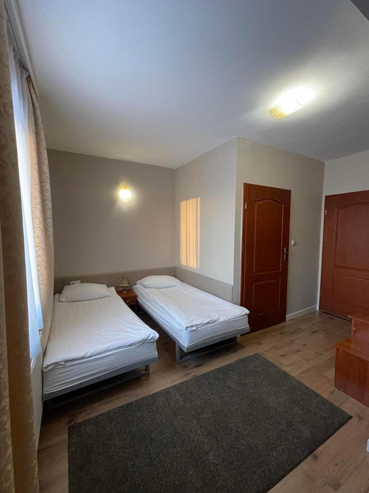 Double Room with Private Bathroom - Photo 3