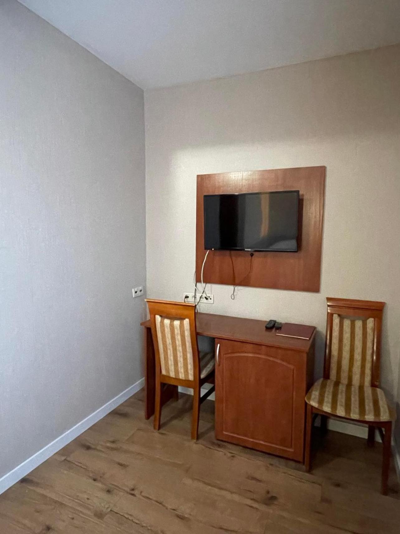 Double Room with Private Bathroom - Photo 5