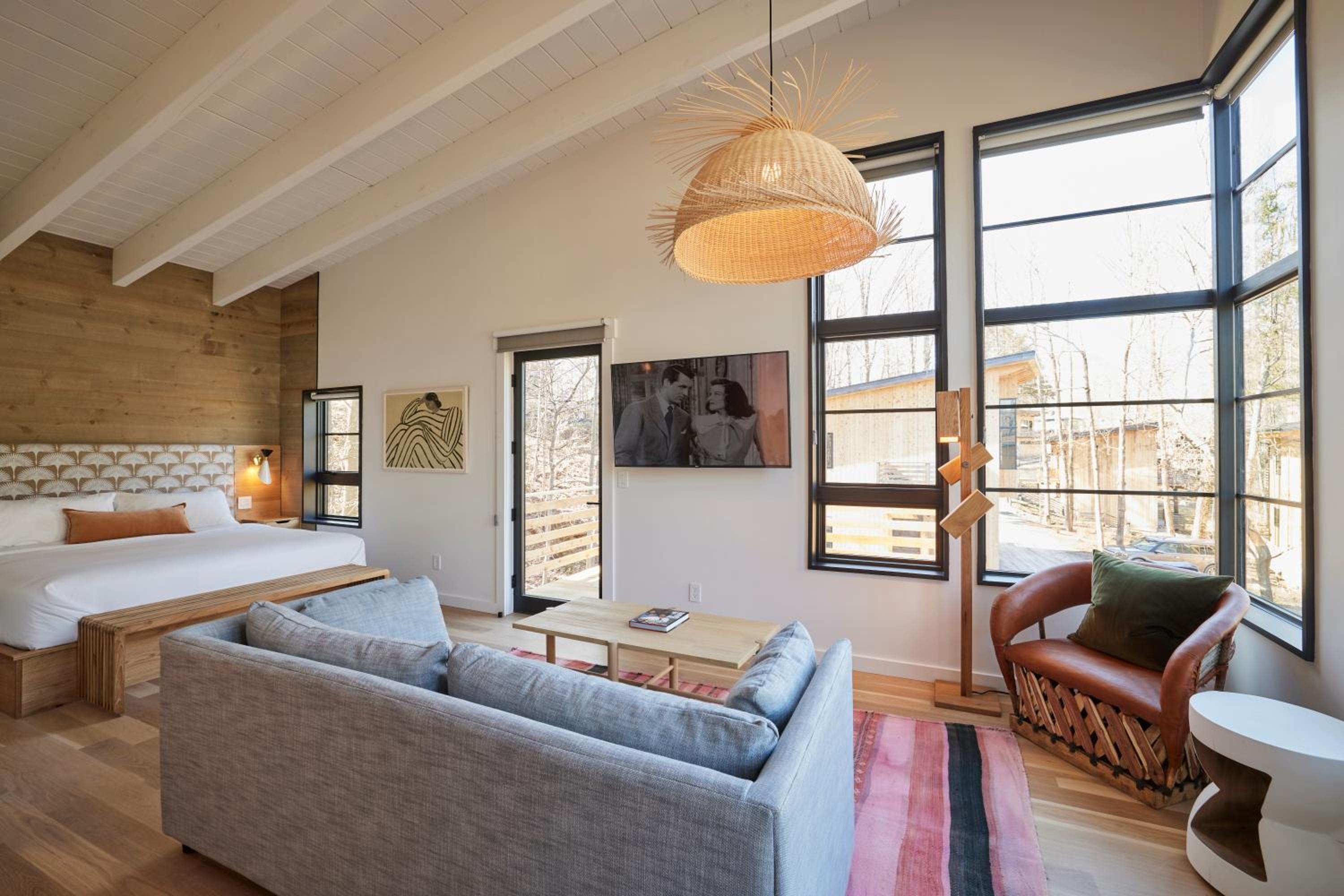 King Suite with Balcony - Photo 7