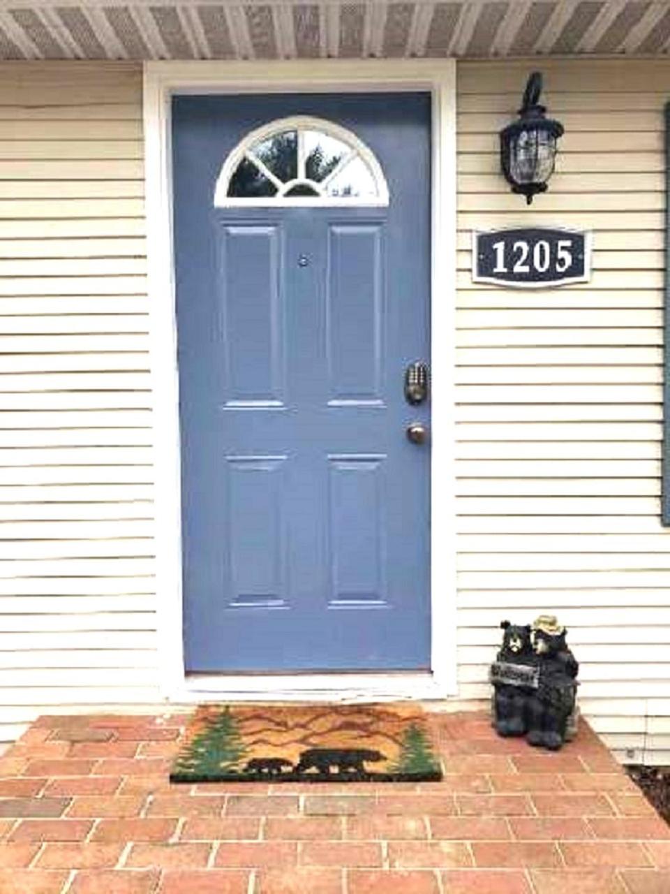Three-Bedroom House photo 2