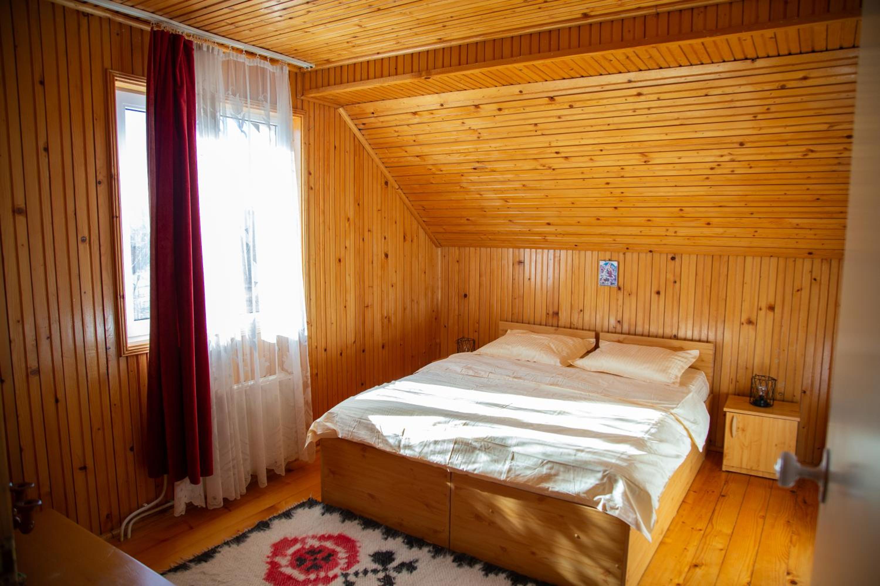 Six-Bedroom House photo 1