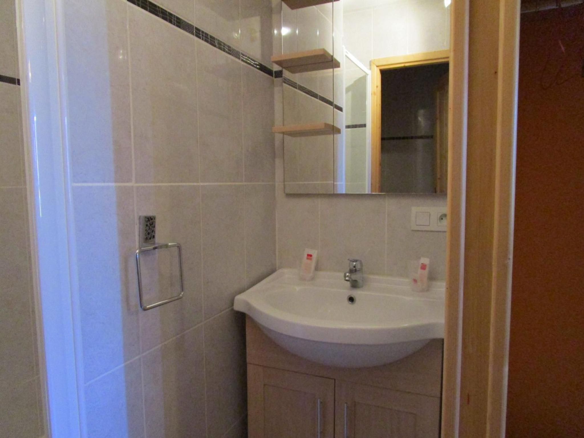 Standard Double Room - Photo 7