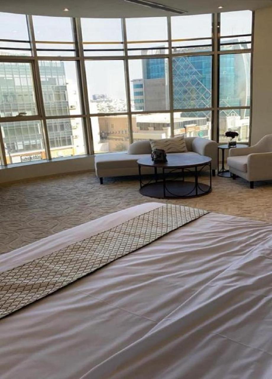 Executive Suite - Photo 2