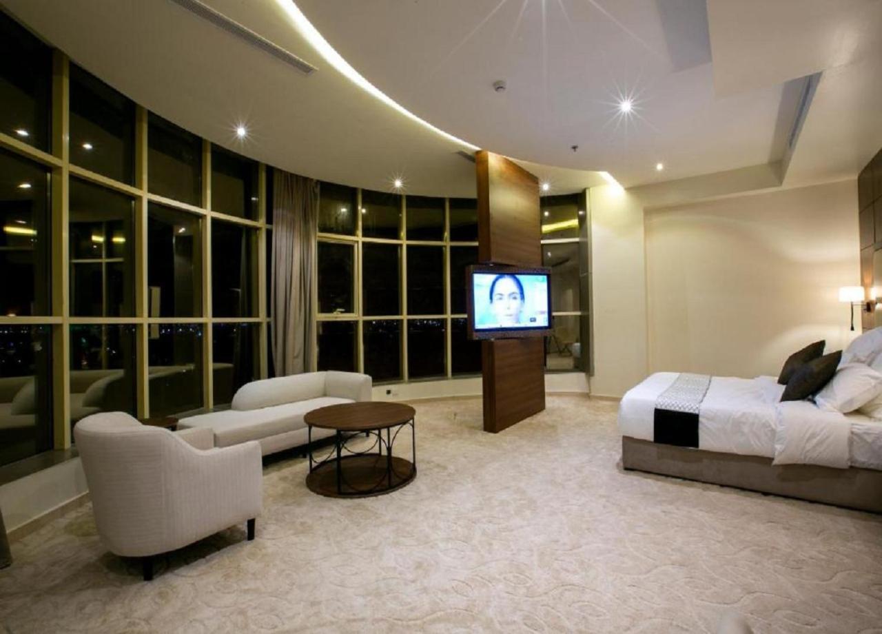 Executive Suite - Photo 1
