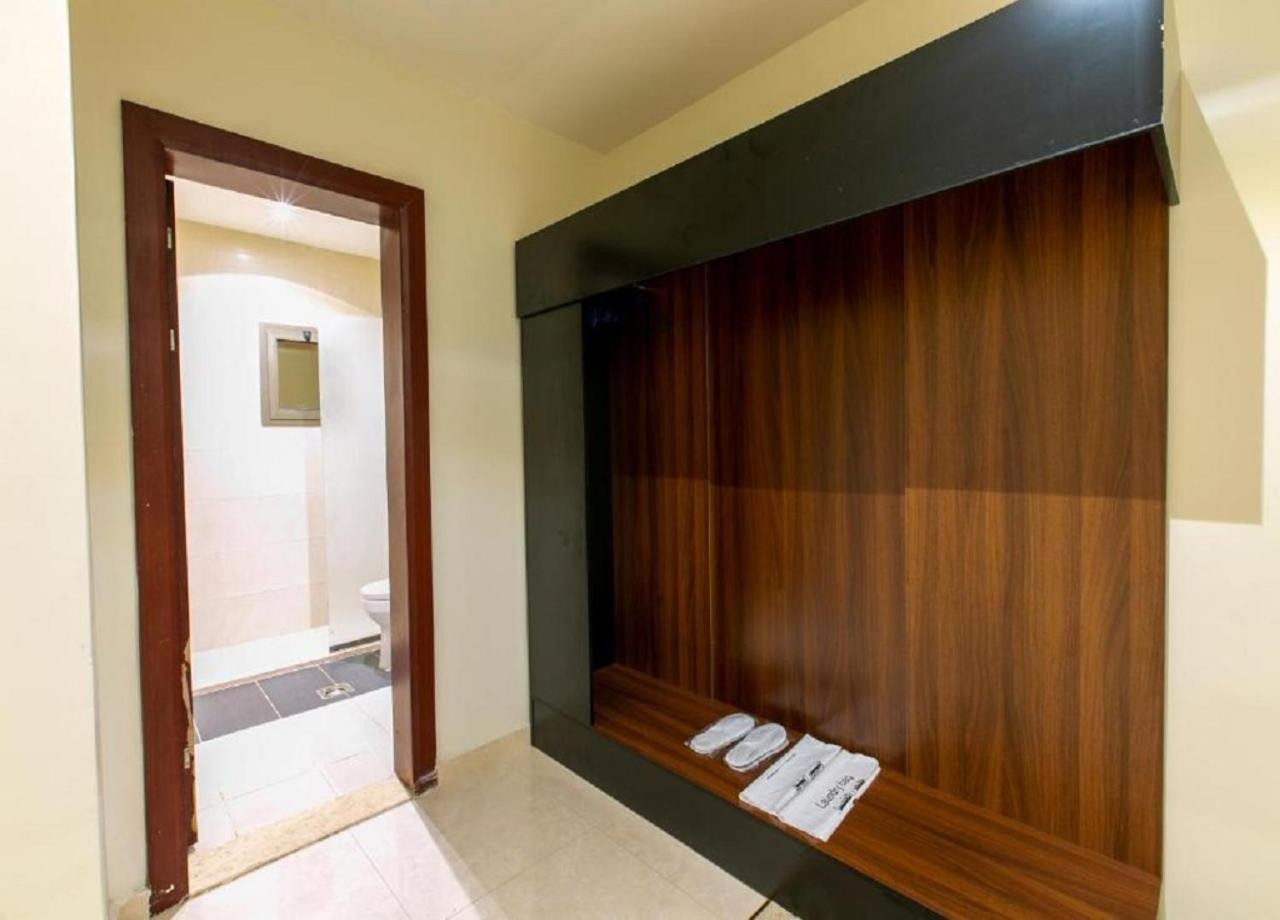 Executive Suite - Photo 6
