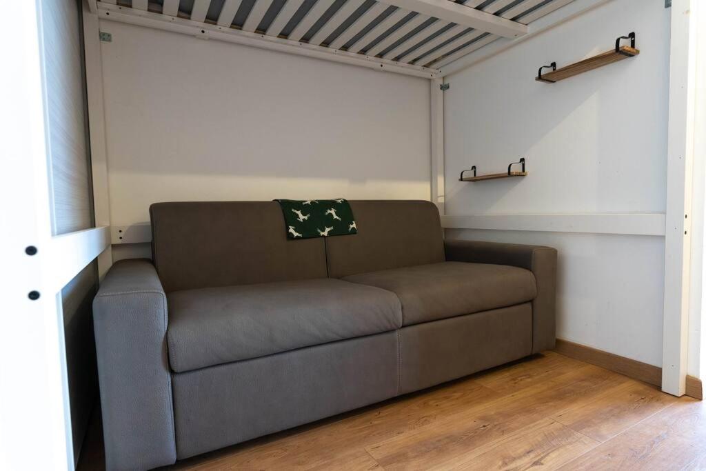 One-Bedroom Apartment photo 2
