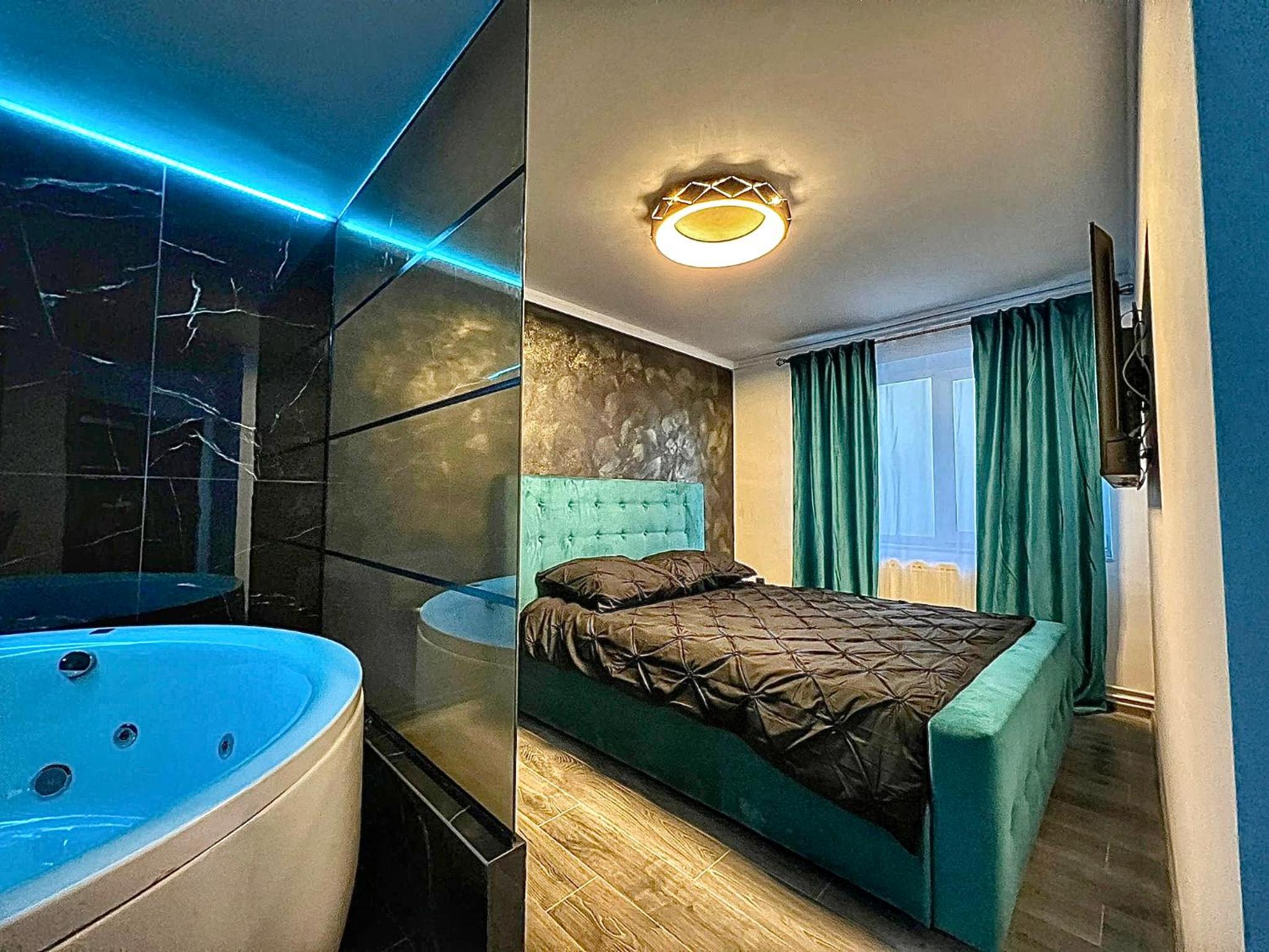 Studio with Spa Bath