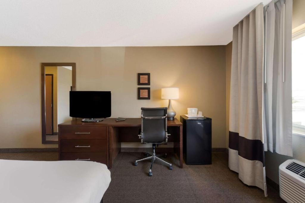 King Room - Mobility Accessible/Non-Smoking - Photo 2