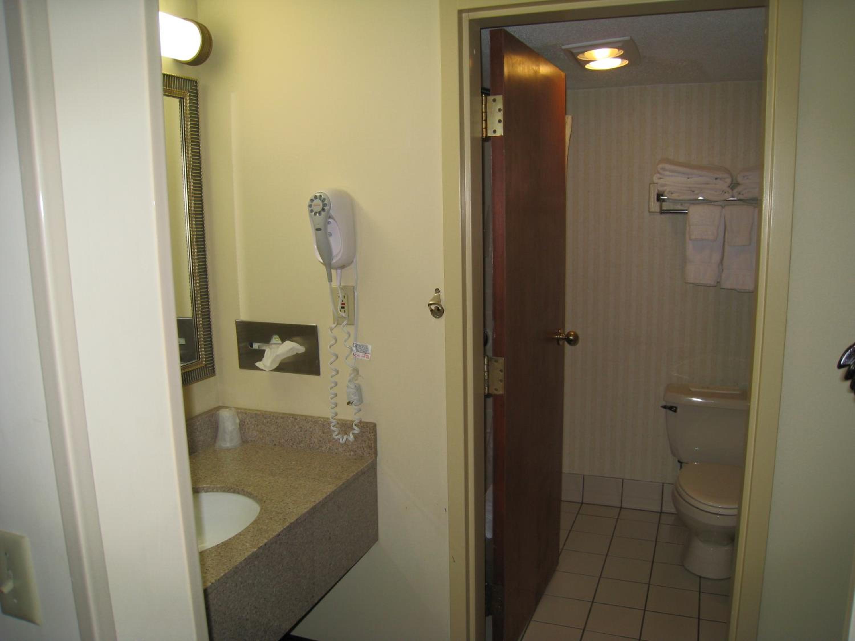 King Room - Non-Smoking - Photo 2