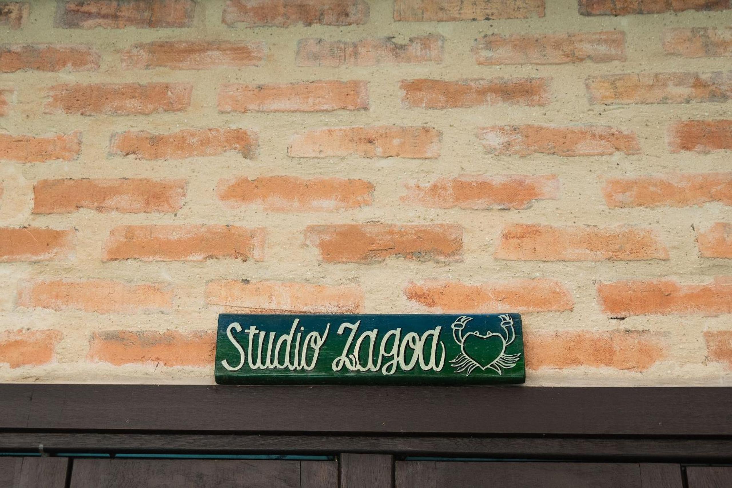 Studio with Pool View - Photo 4