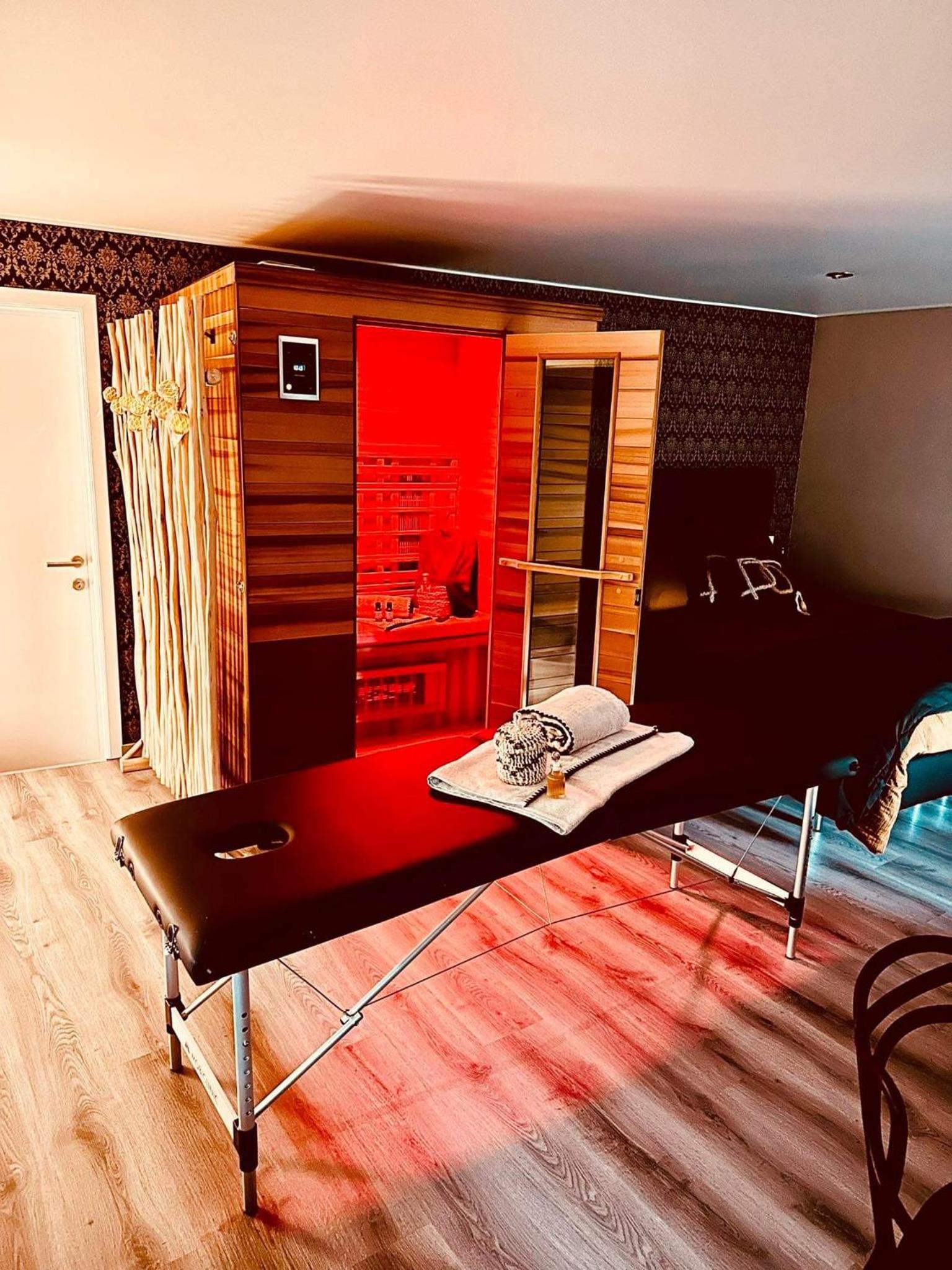 Queen Room with Spa Bath photo 2