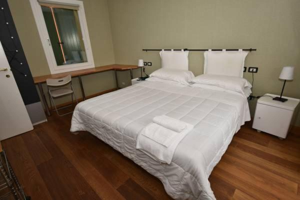 Double Room - Photo 5