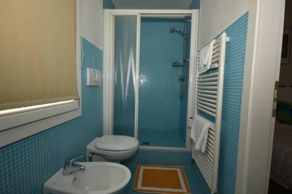 Double Room - Photo 6