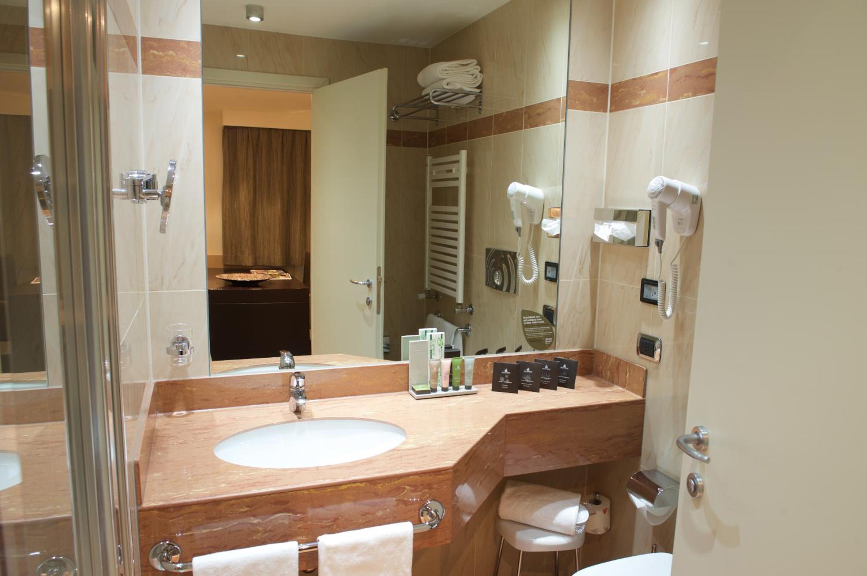 Prestige Suite - Photo 7