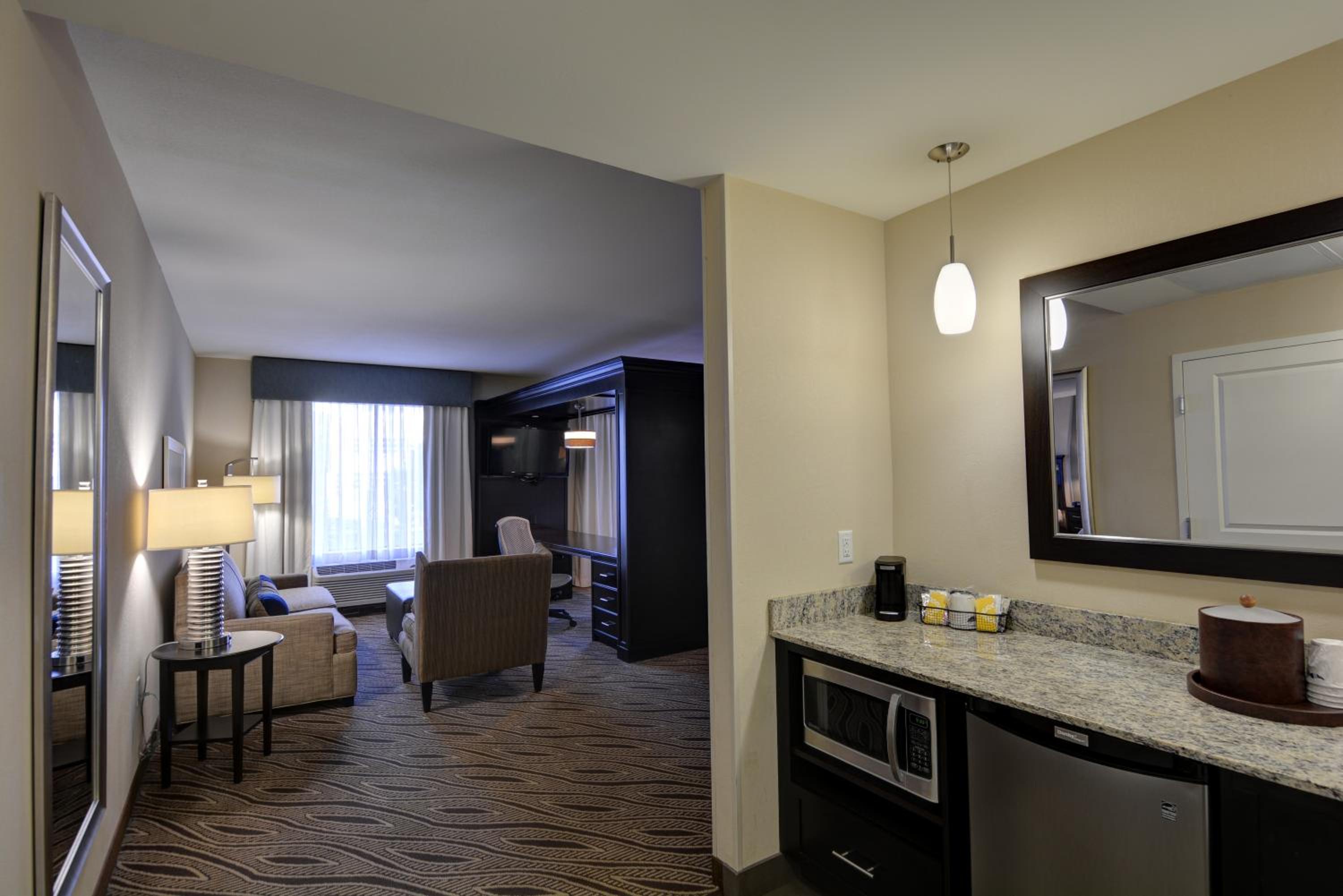 King Studio Suite - Non-Smoking - Photo 2