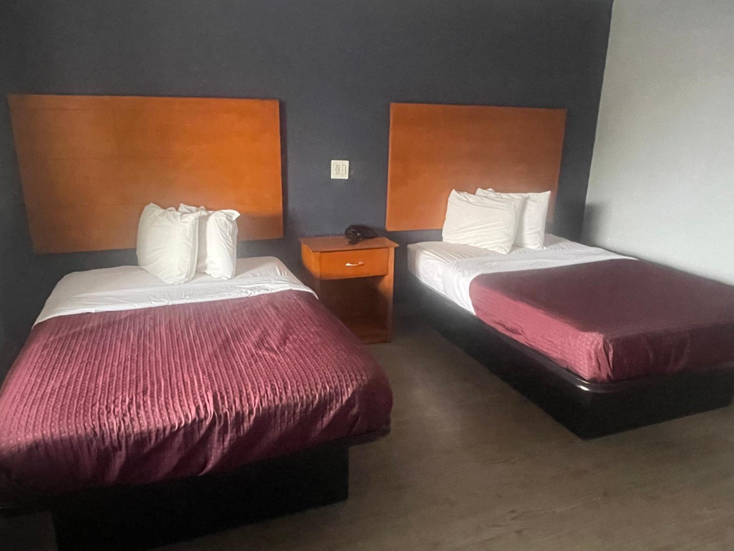 2 Double Beds Smoking