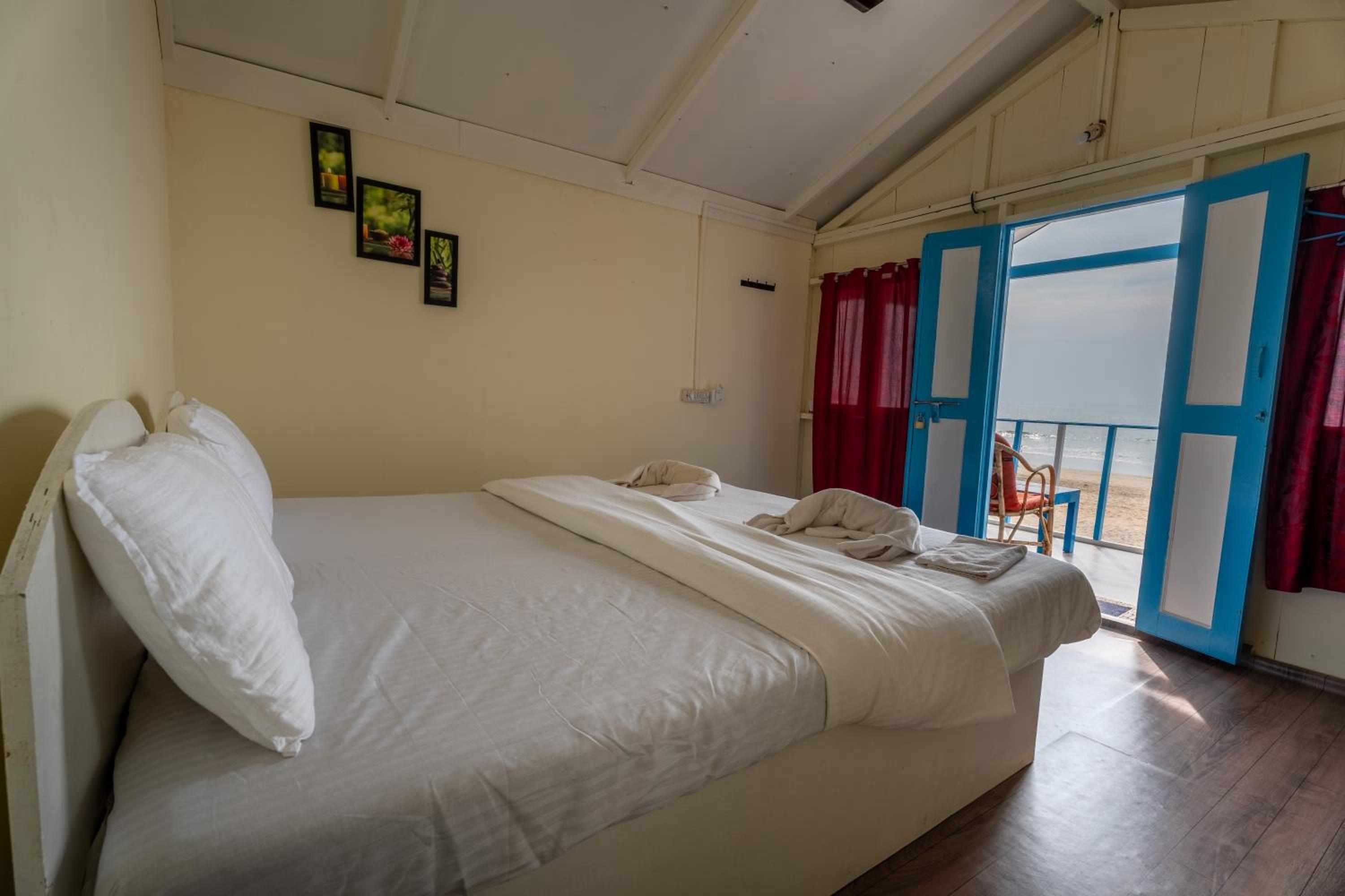 Double Room with Balcony and Sea View