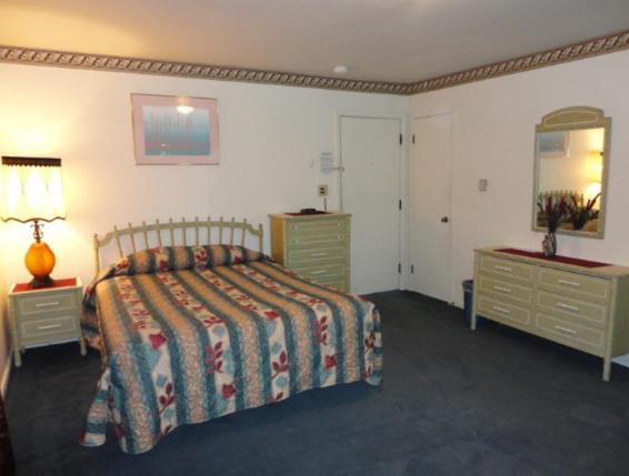 Queen Room photo 1