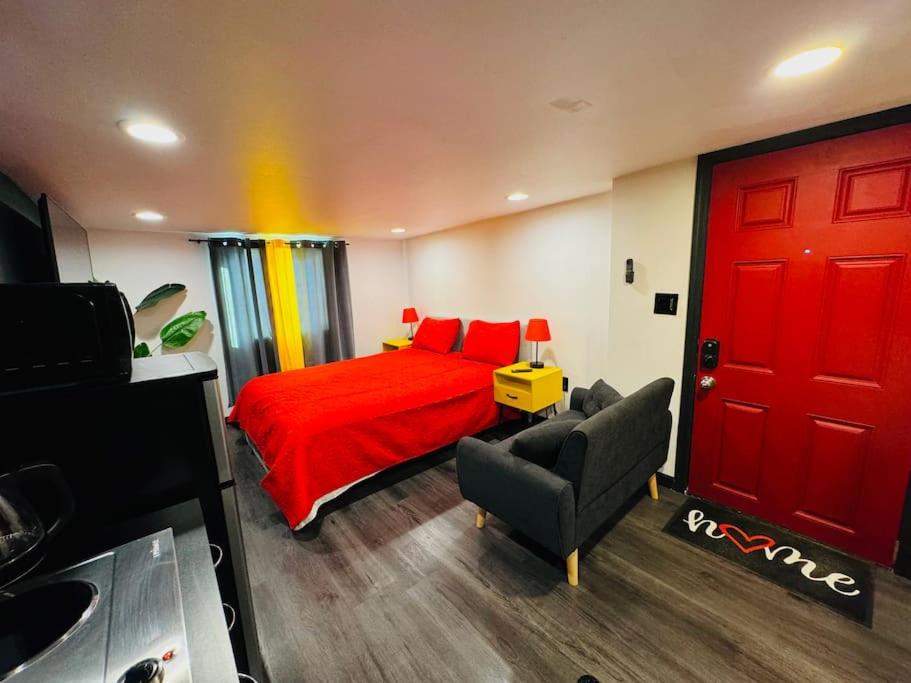 One-Bedroom Apartment photo 2