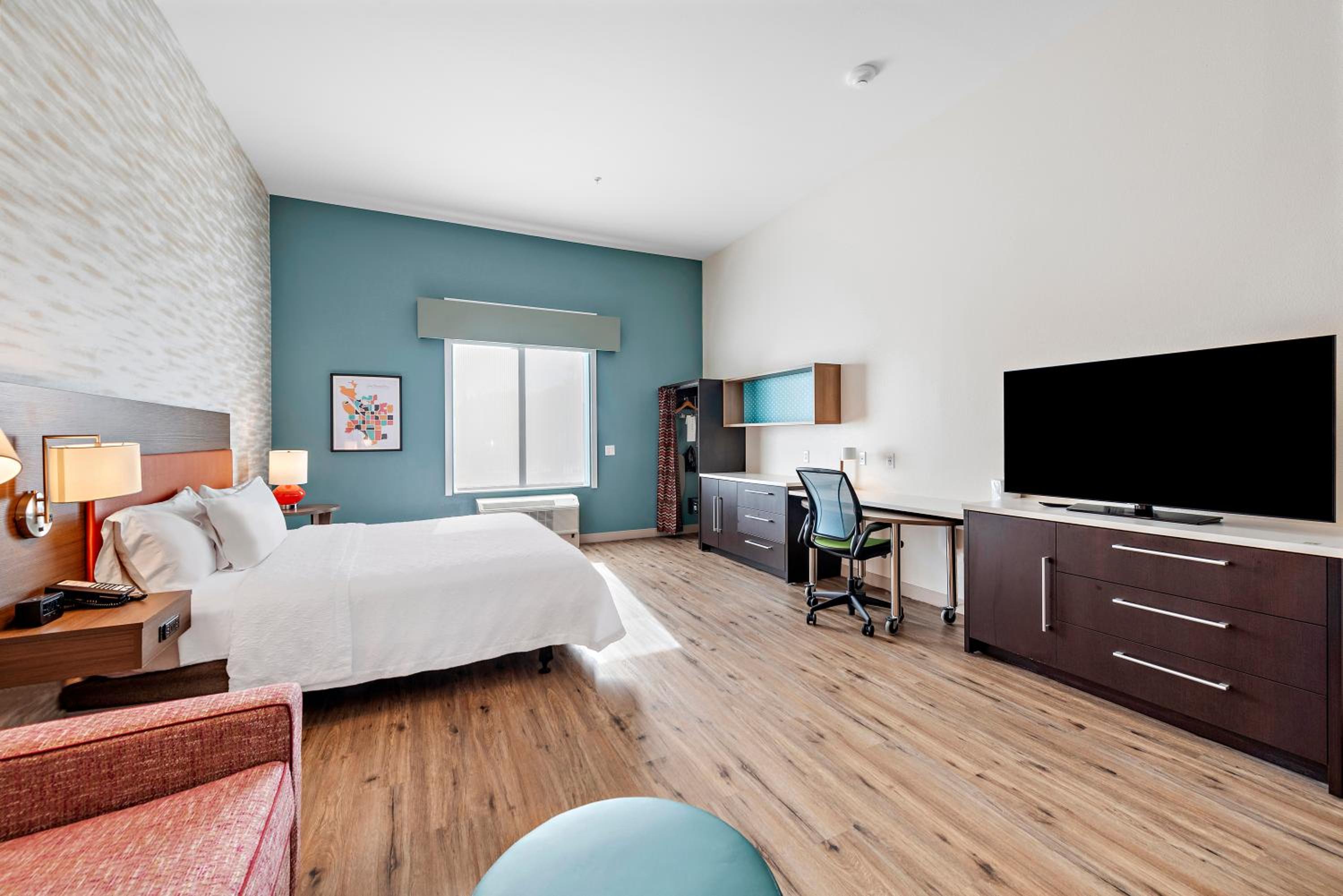 King Studio Suite with Roll-In Shower - Mobility Accessible - Photo 2