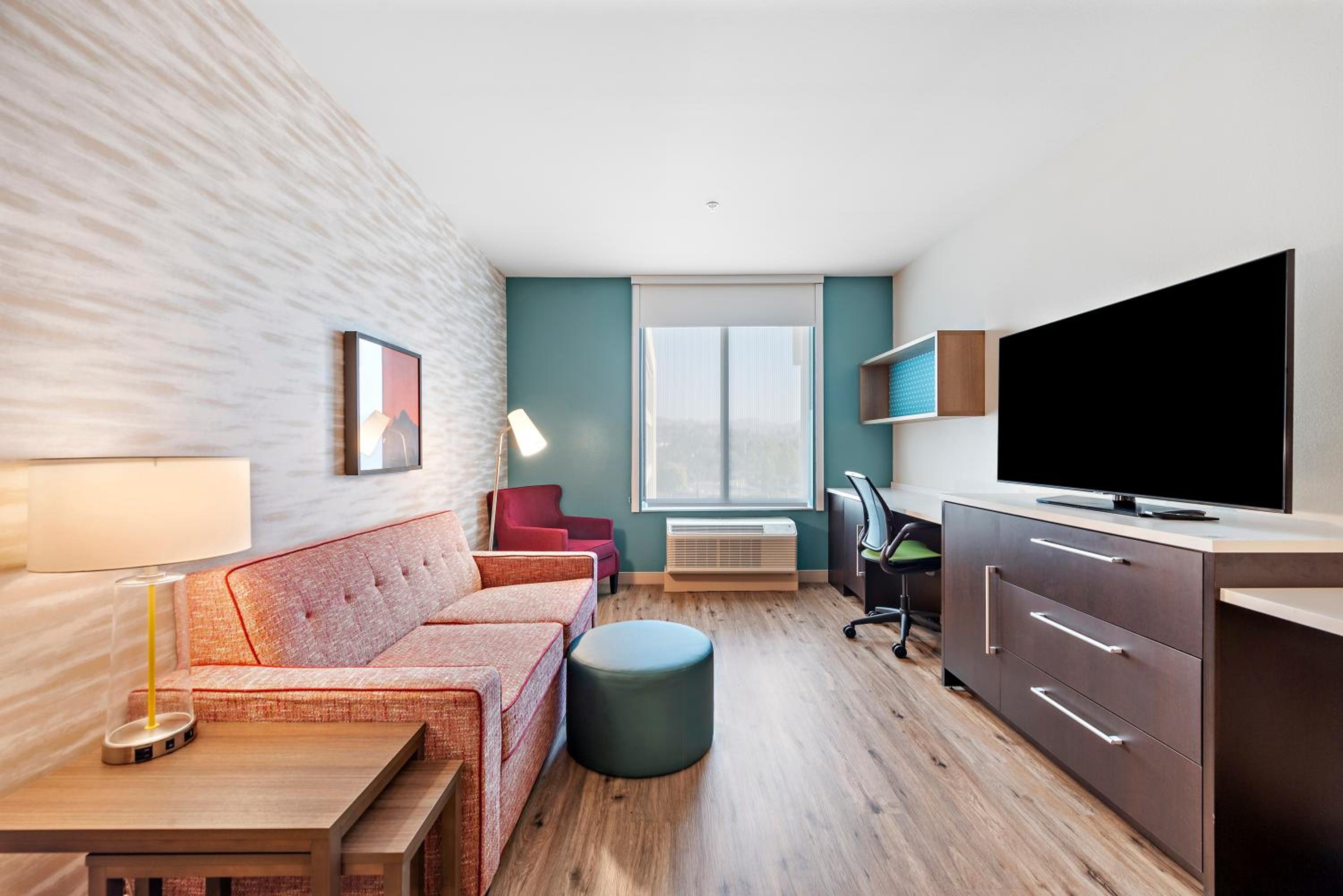 One-Bedroom King Suite - Photo 3
