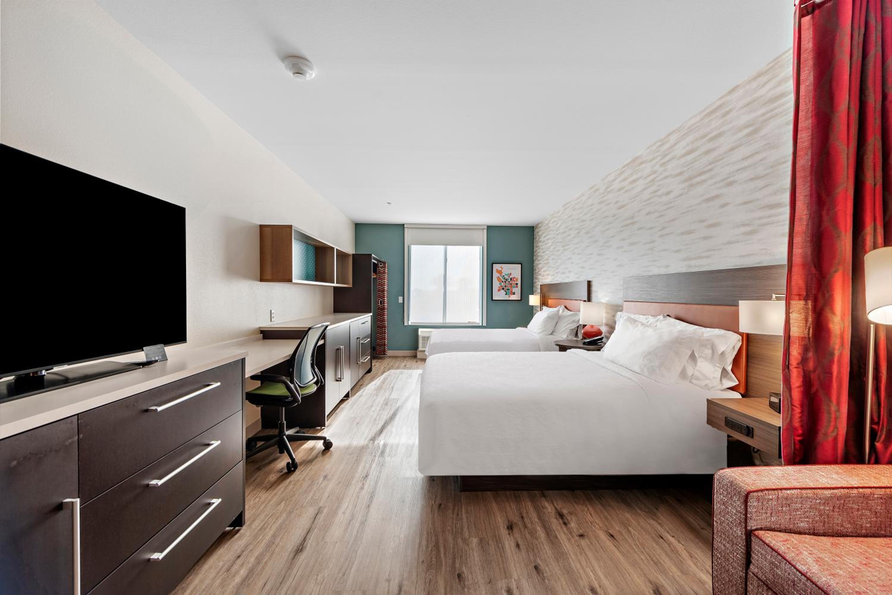 Studio Suite with Two Queen Beds - Photo 4