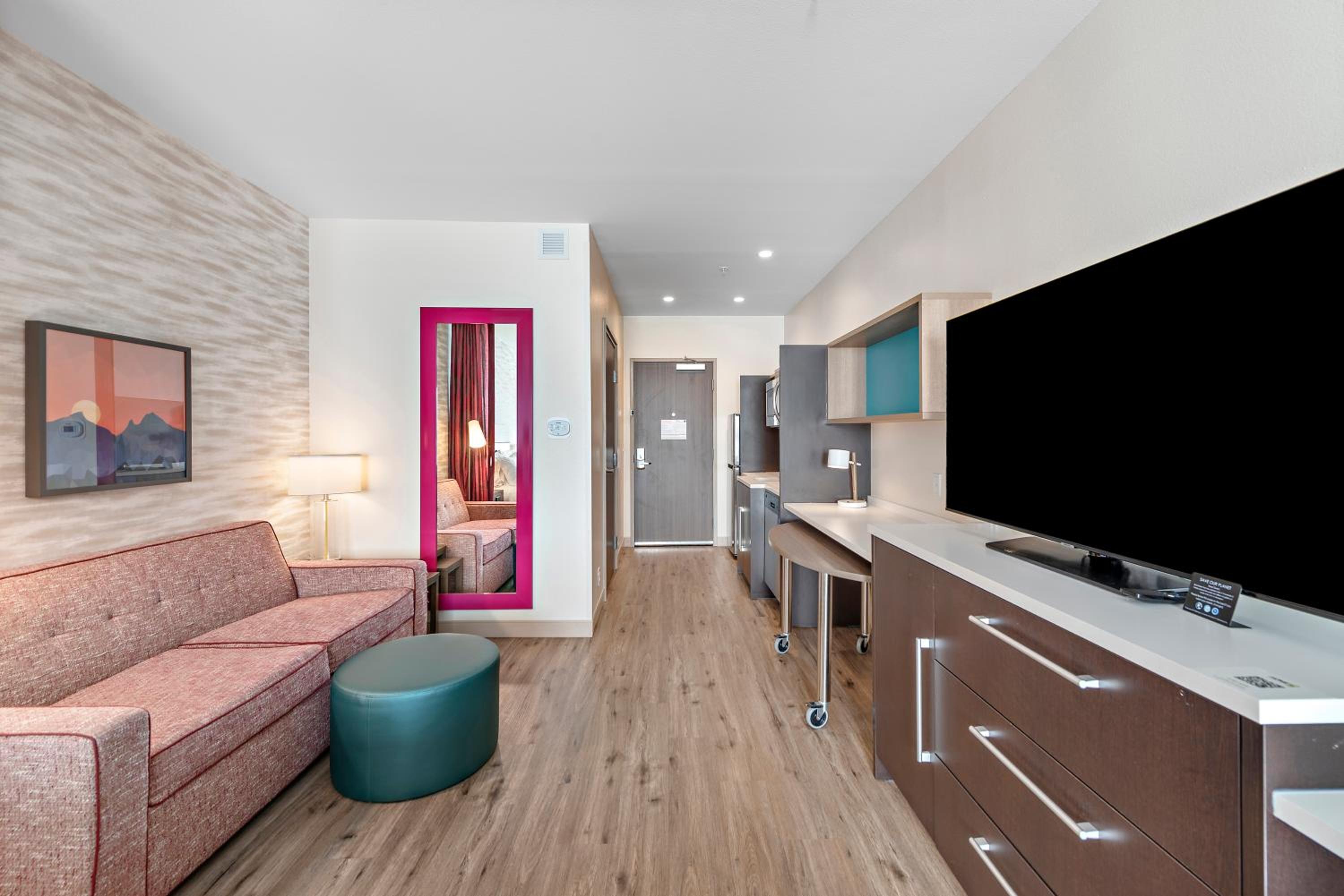 Studio Suite with Two Queen Beds - Photo 3