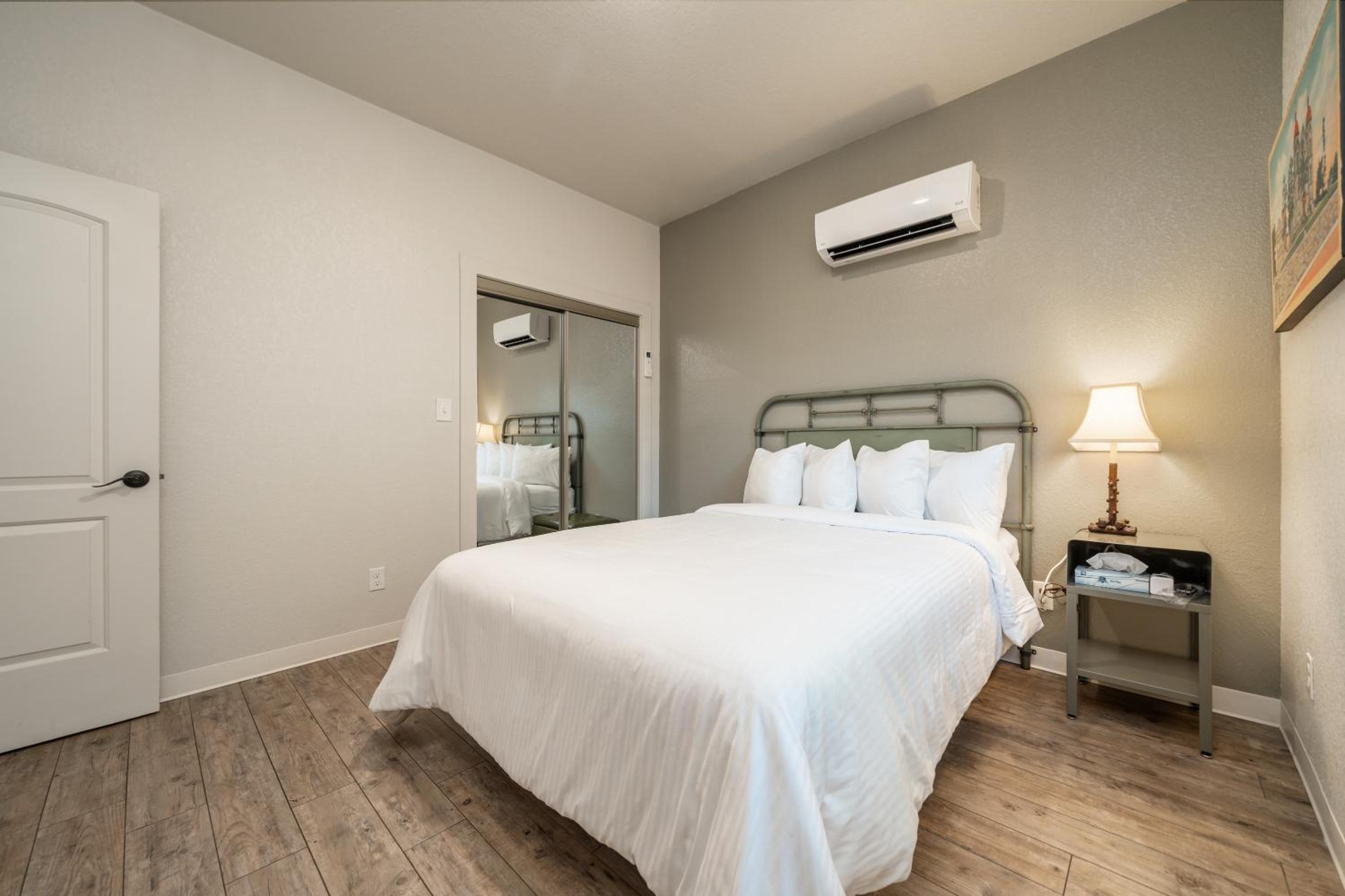 Superior King Suite photo 3