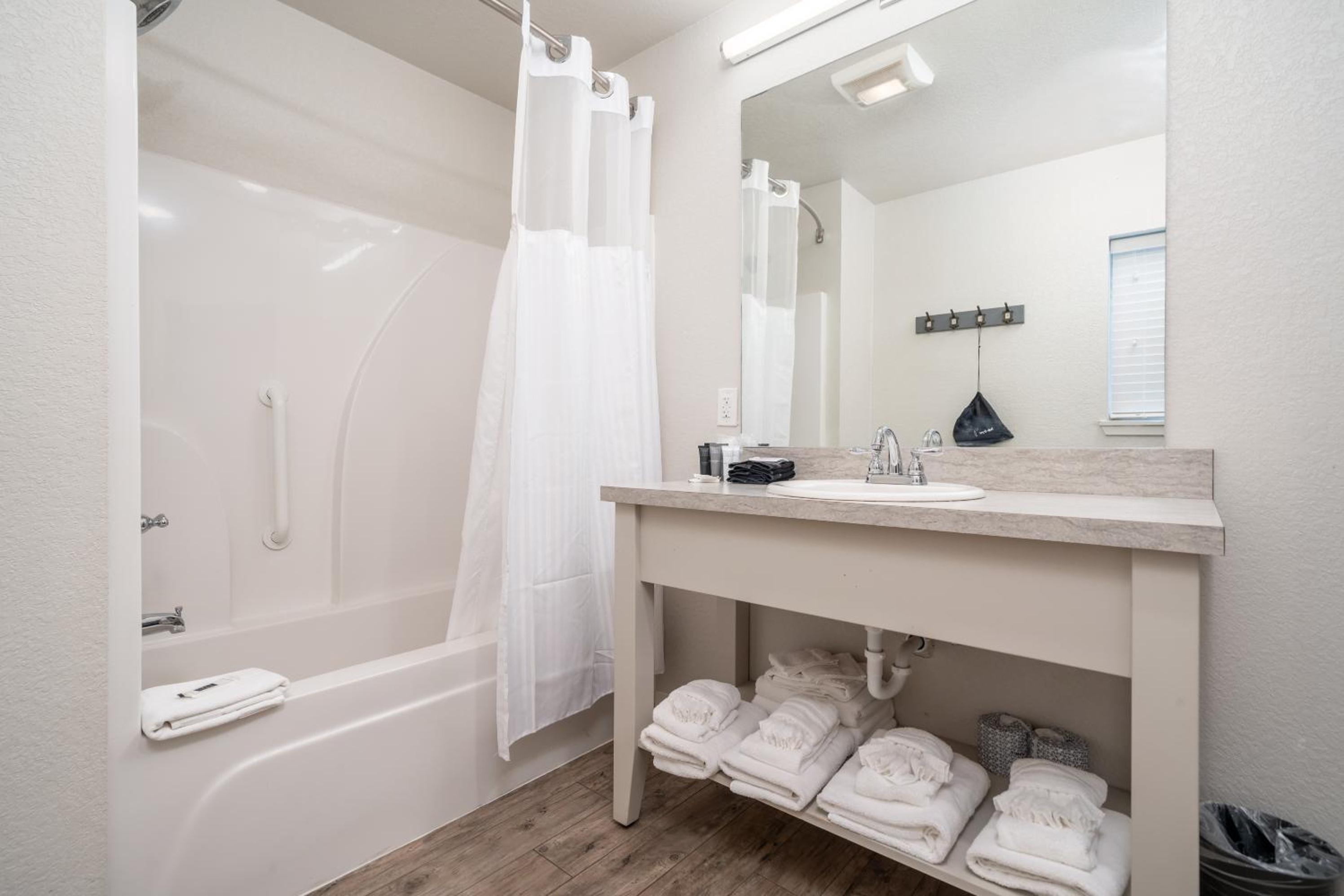 Superior King Suite photo 2