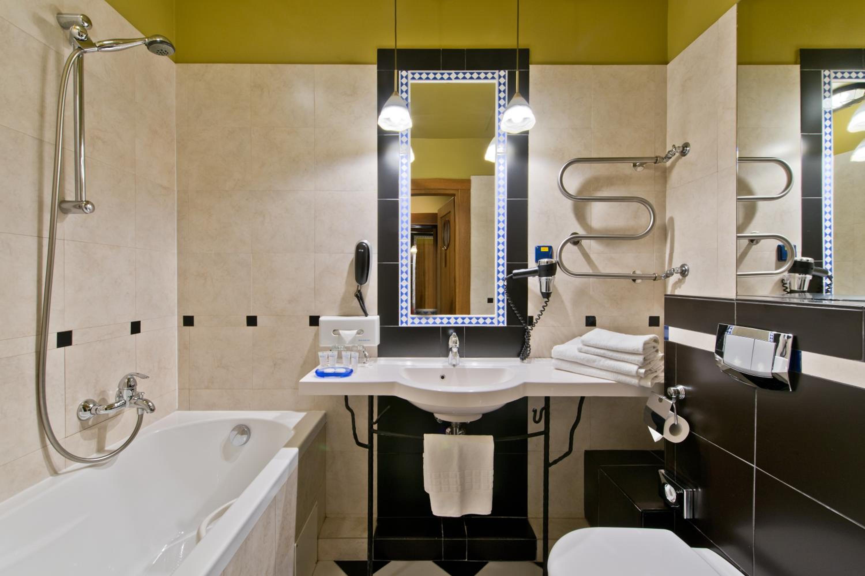 Double or Twin Room with Sauna and Jacuzzi access - Photo 13